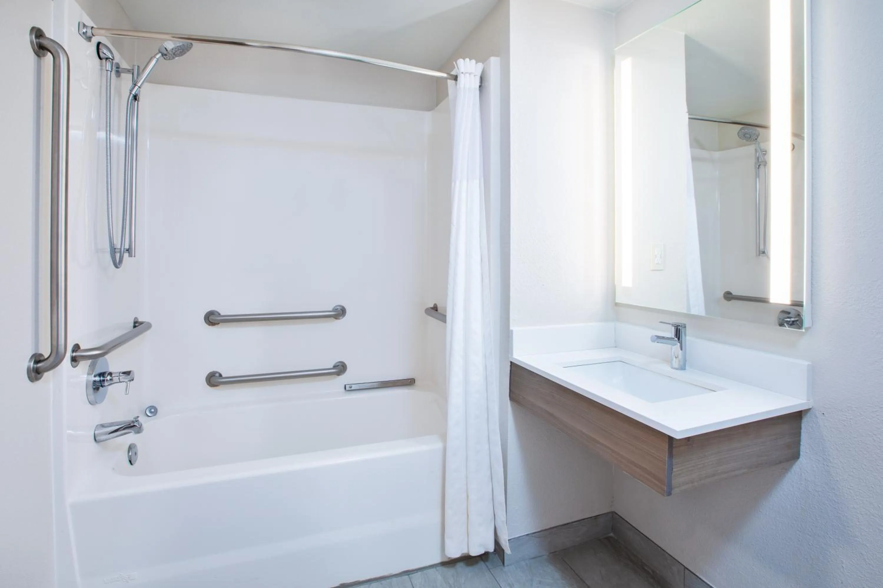 Bathroom in Holiday Inn Express & Suites Milwaukee NW - Park Place by IHG