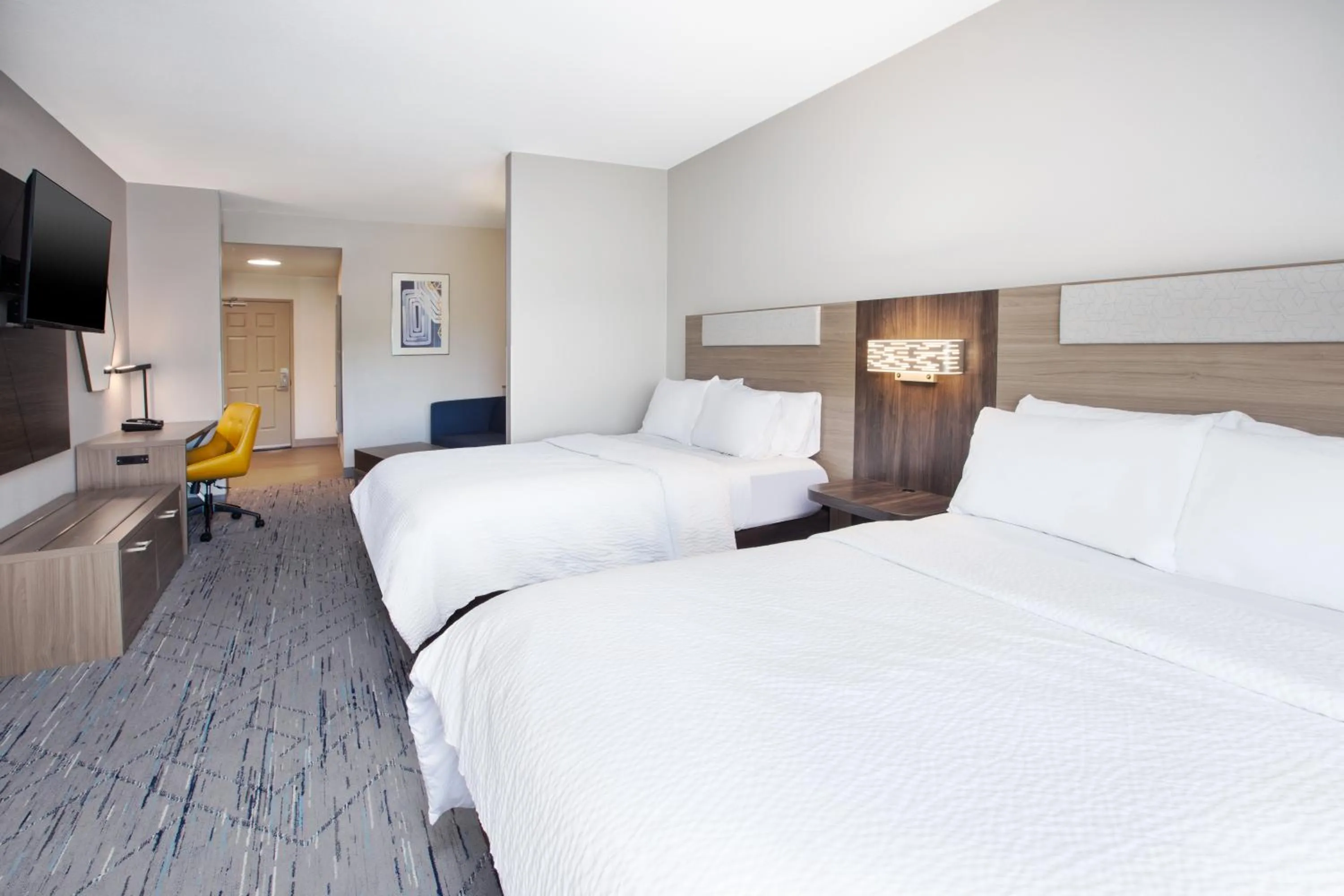 Photo of the whole room, Bed in Holiday Inn Express & Suites Milwaukee NW - Park Place by IHG