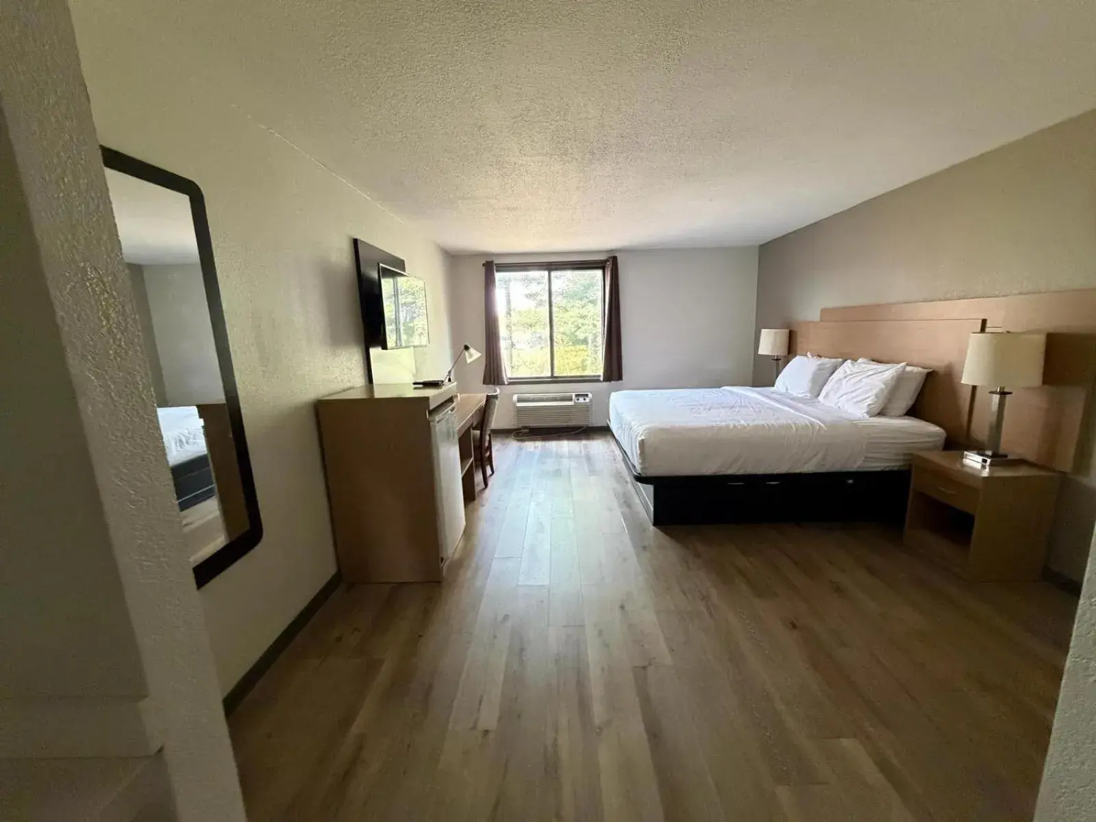 Queen Suite in University Inn & Suites Queen Suite in University Inn & Suites