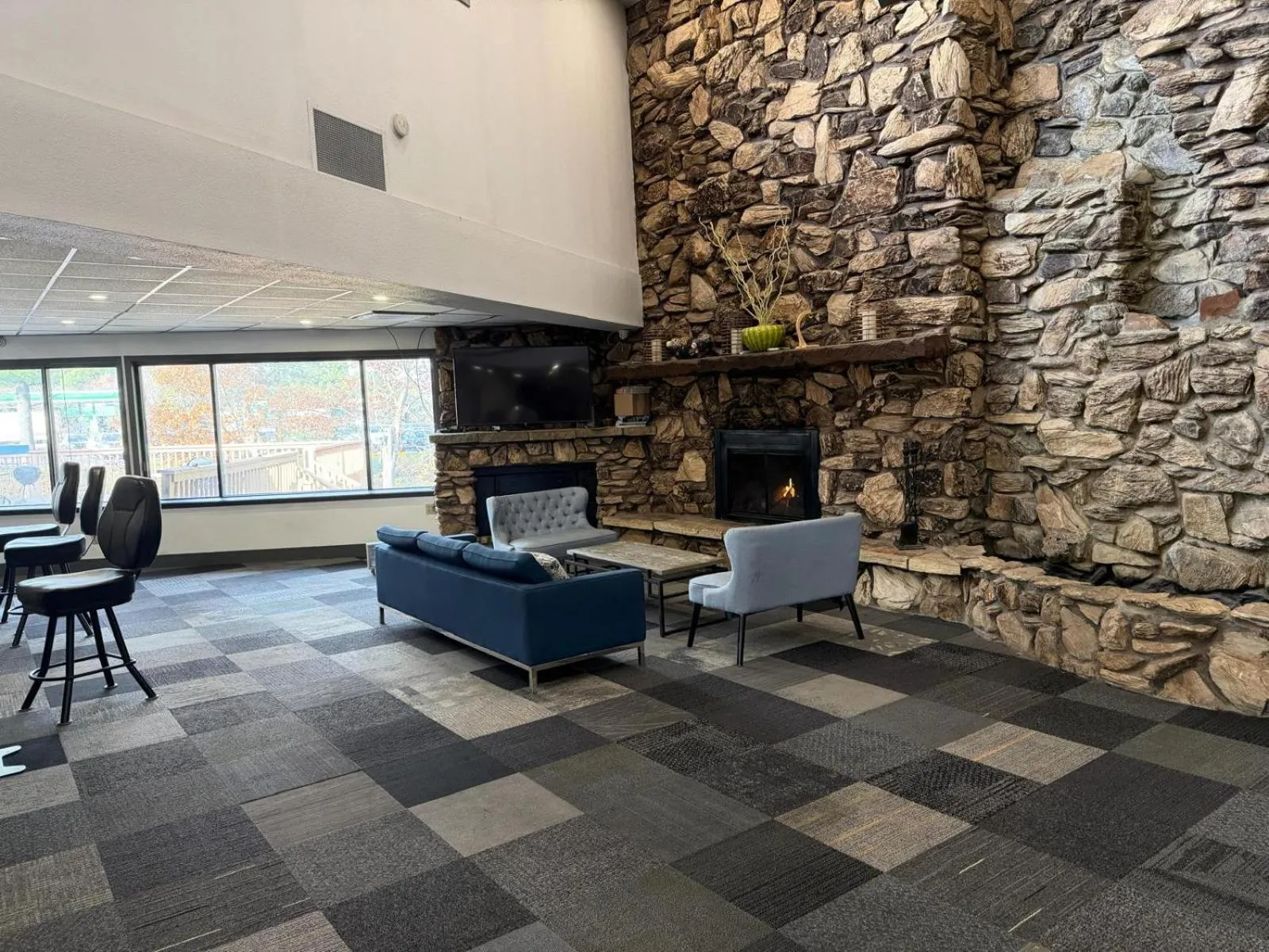 University Inn & Suites