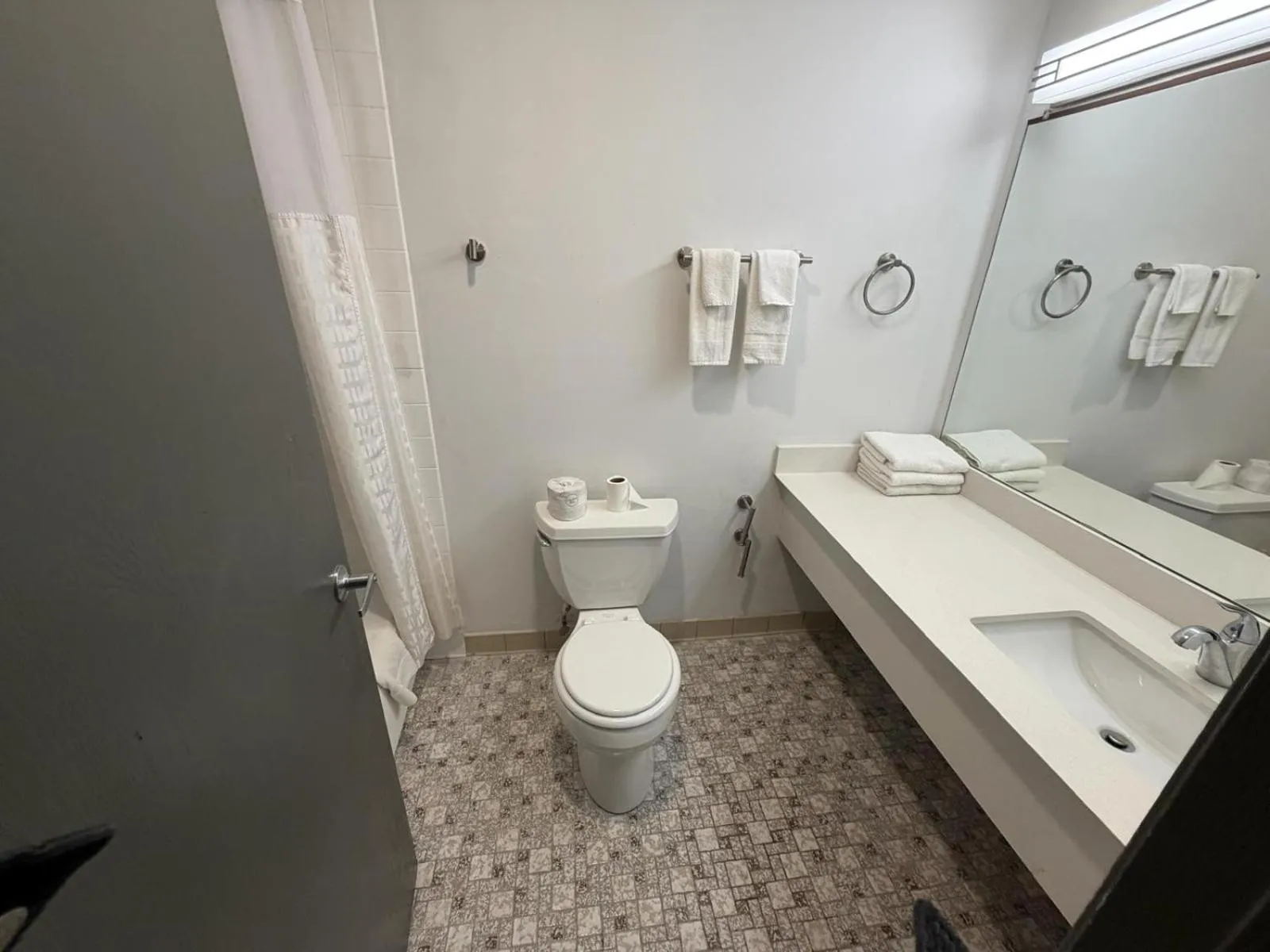 University Inn & Suites