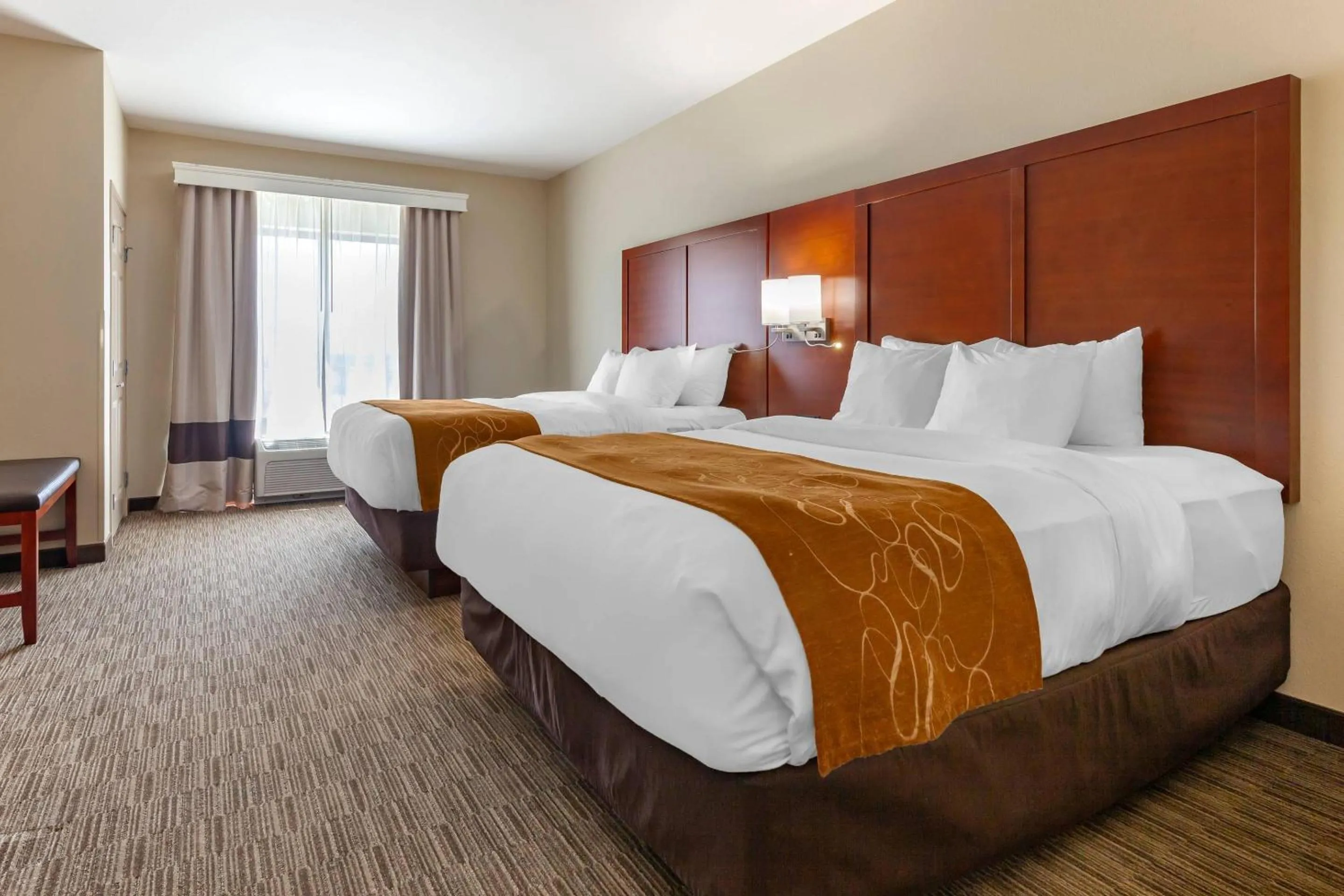 Bedroom, Bed in Comfort Suites Oshkosh West