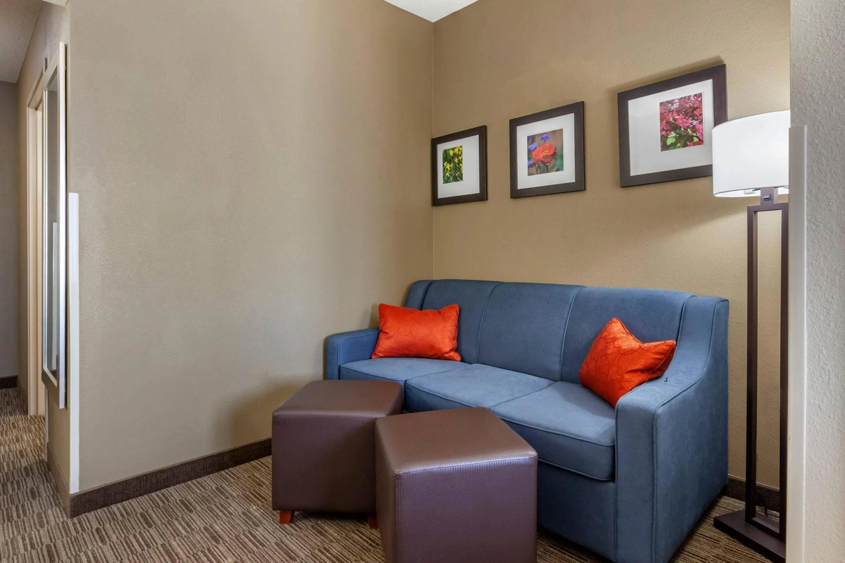 Bedroom in Comfort Suites Oshkosh West