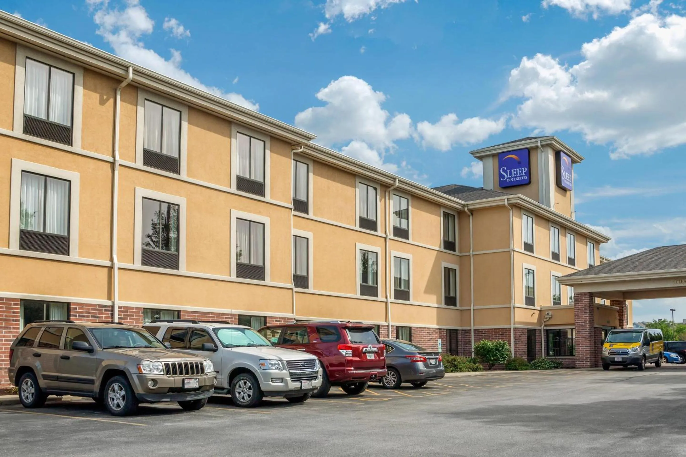 Property building in Sleep Inn & Suites Milwaukee Airport
