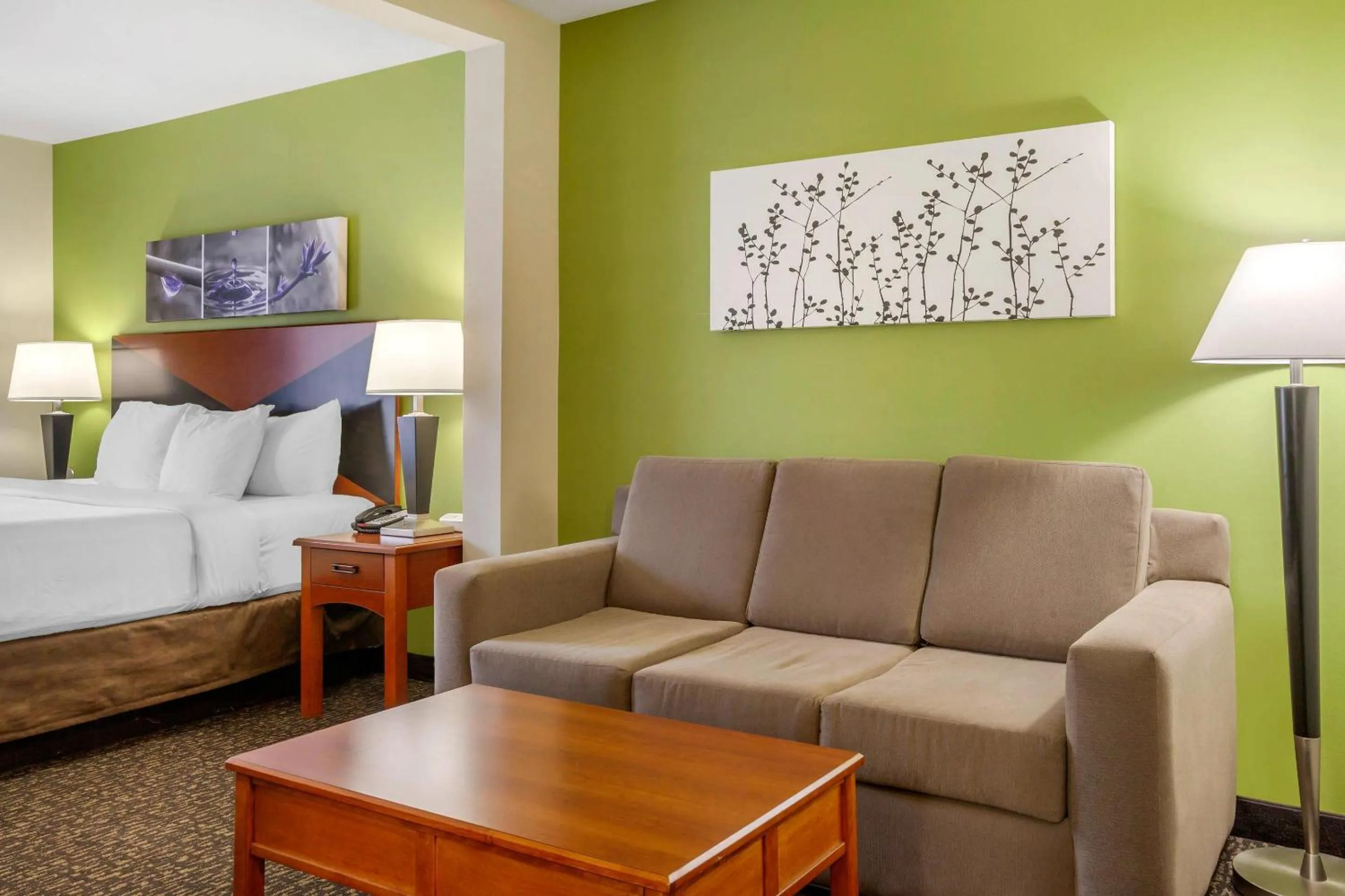 Bedroom, Bed in Sleep Inn & Suites Milwaukee Airport