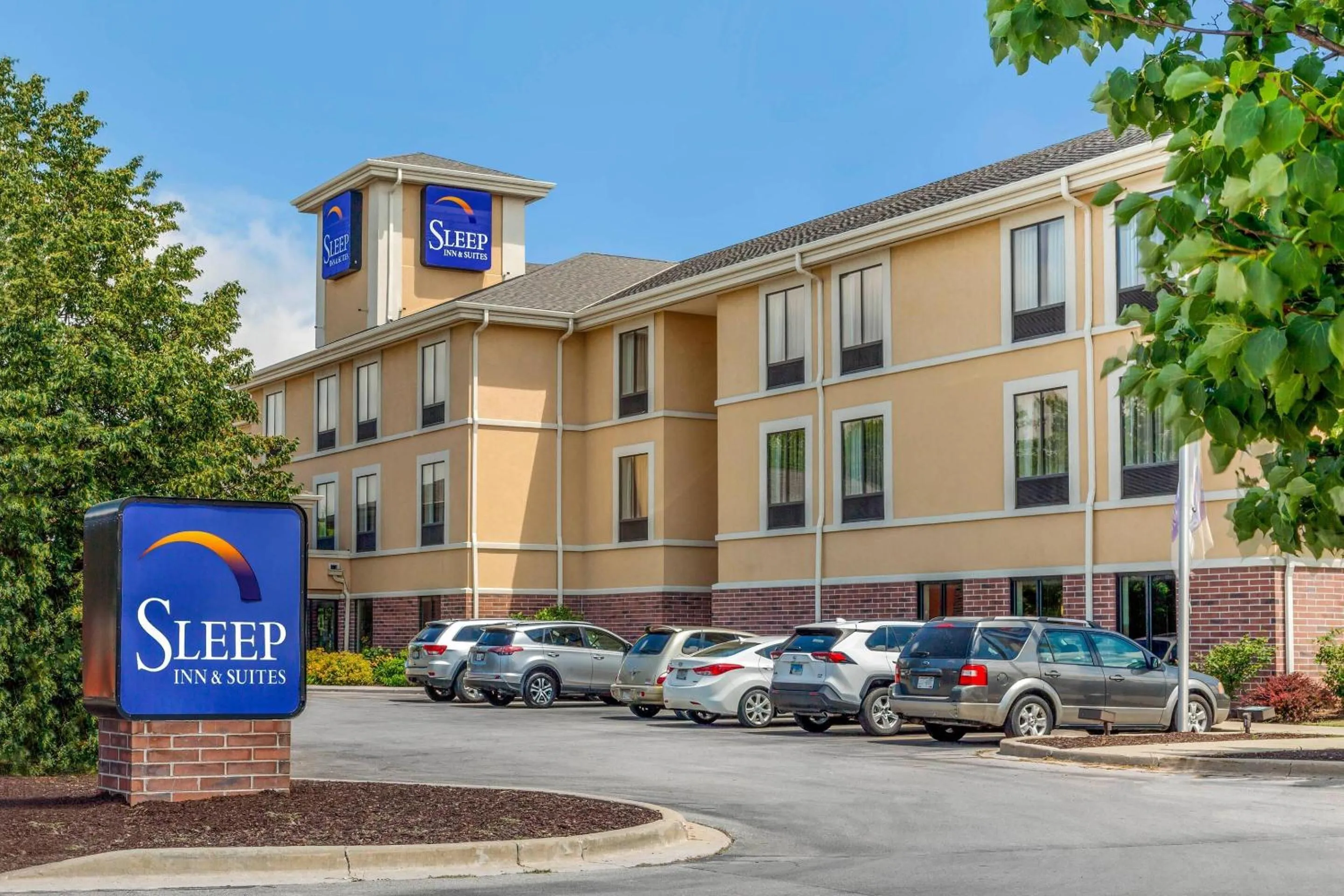 Property building in Sleep Inn & Suites Milwaukee Airport