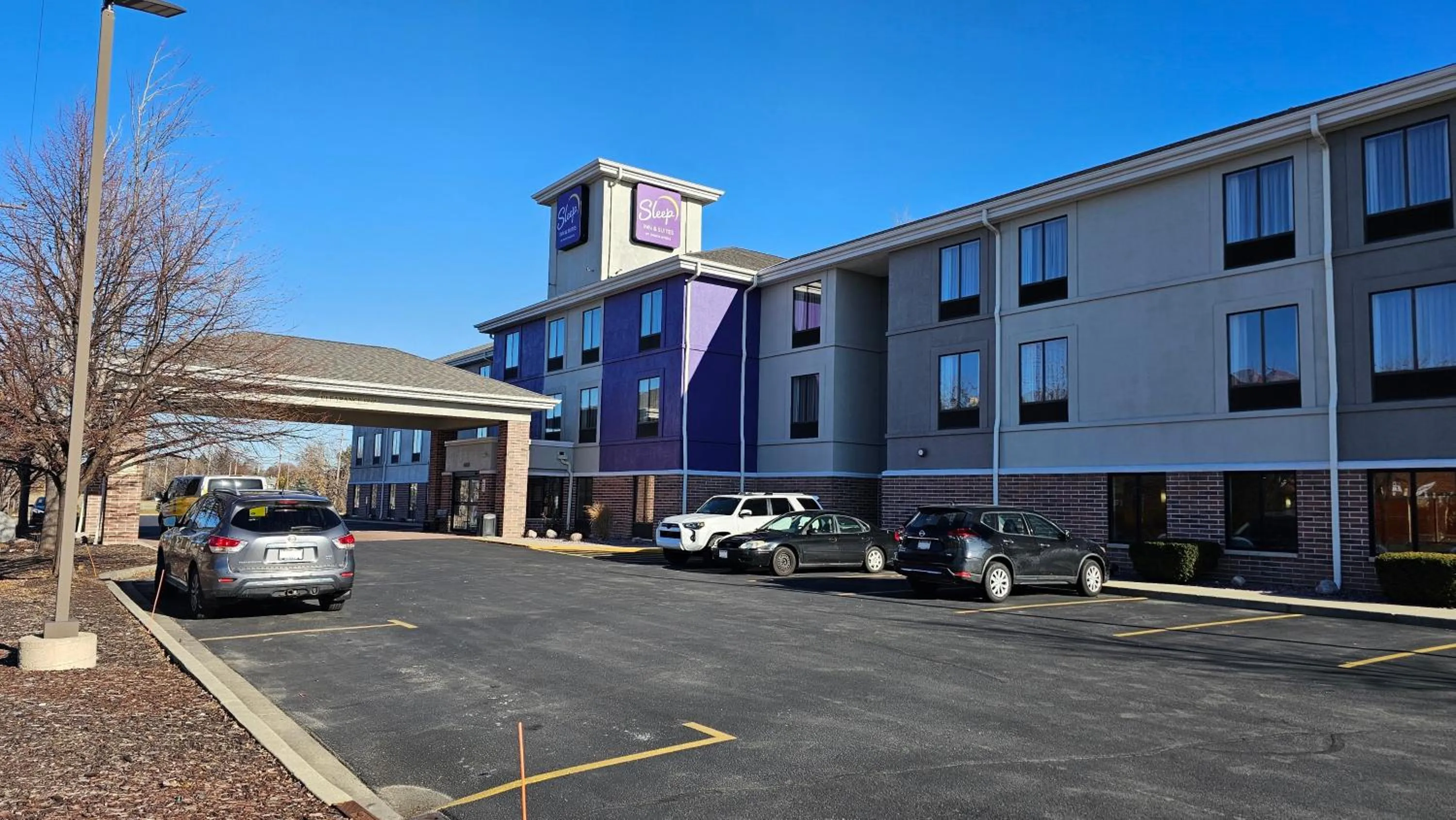Property building in Sleep Inn & Suites Milwaukee Airport