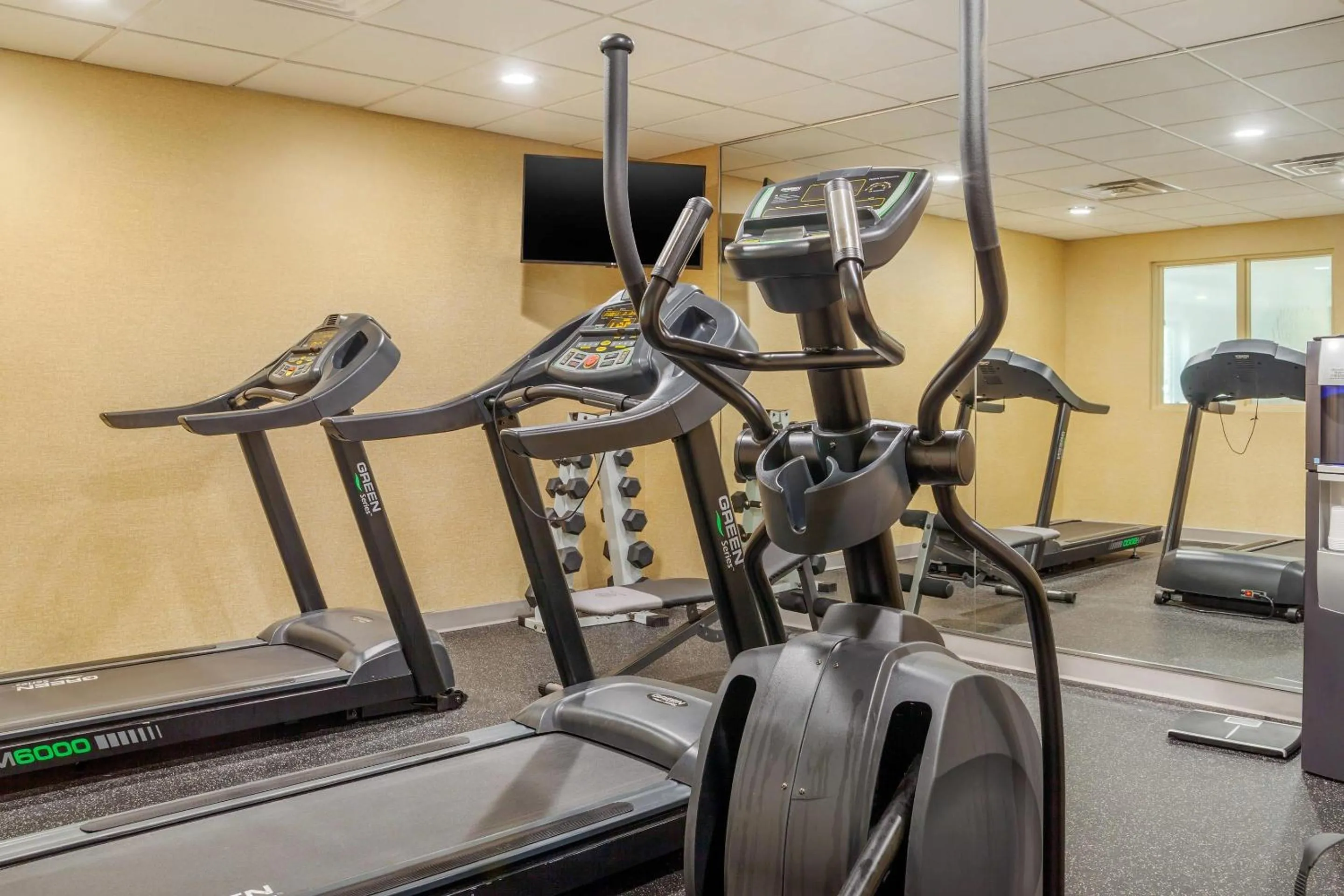 Fitness centre/facilities in Sleep Inn & Suites Milwaukee Airport