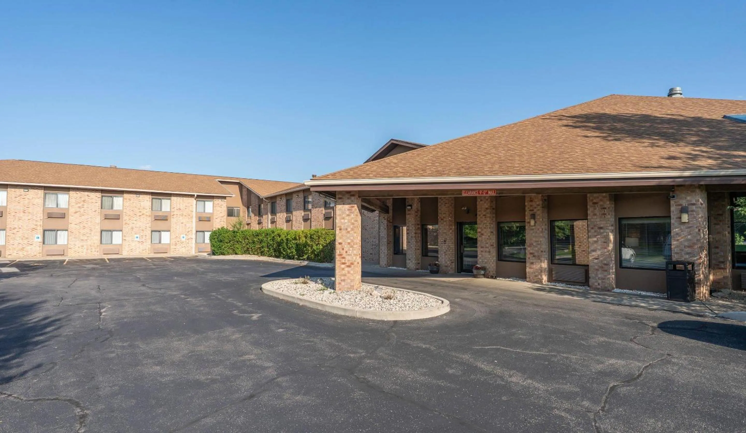 Property building in Quality Inn & Suites Sun Prairie Madison East