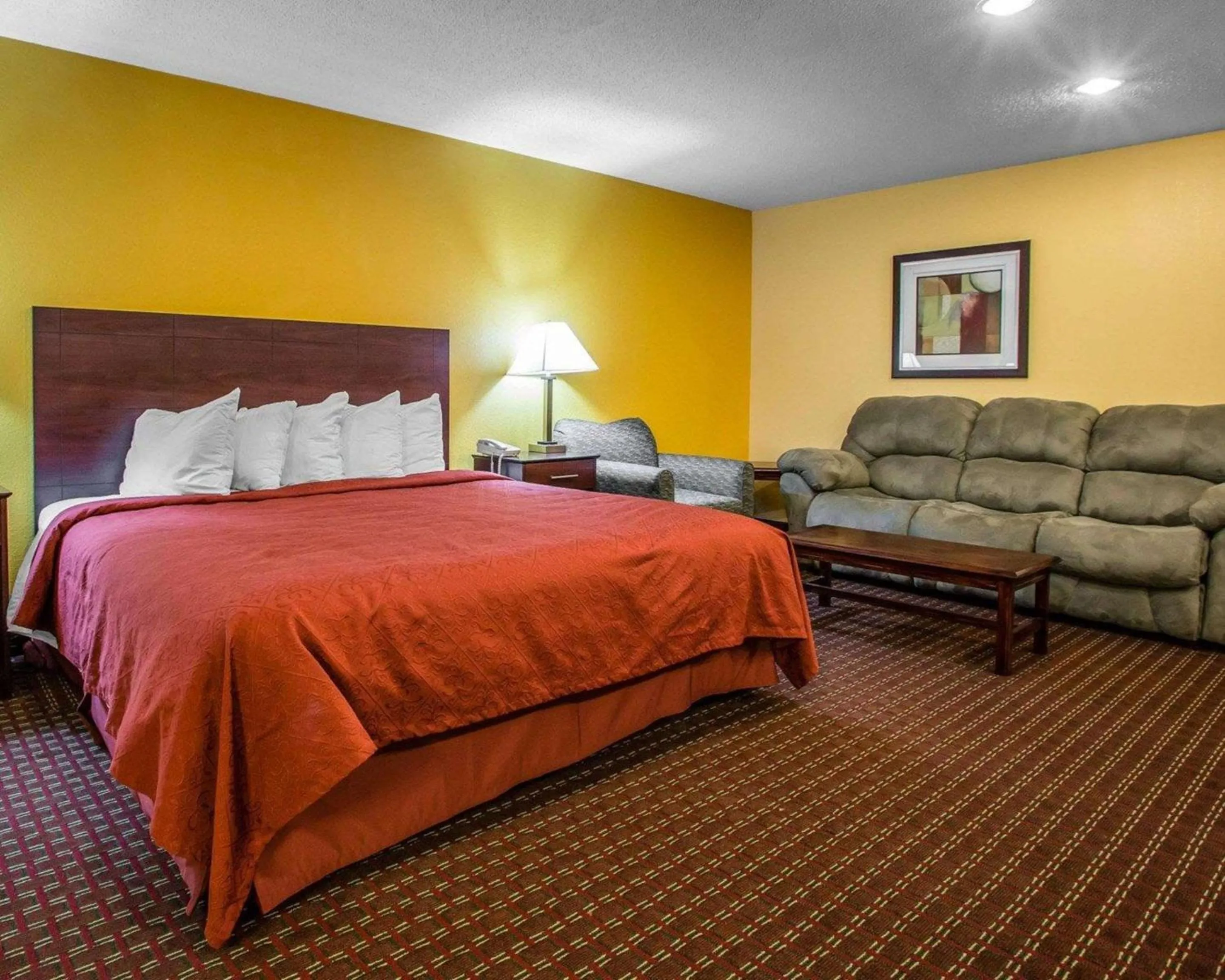 Photo of the whole room in Quality Inn Central Wisconsin Airport