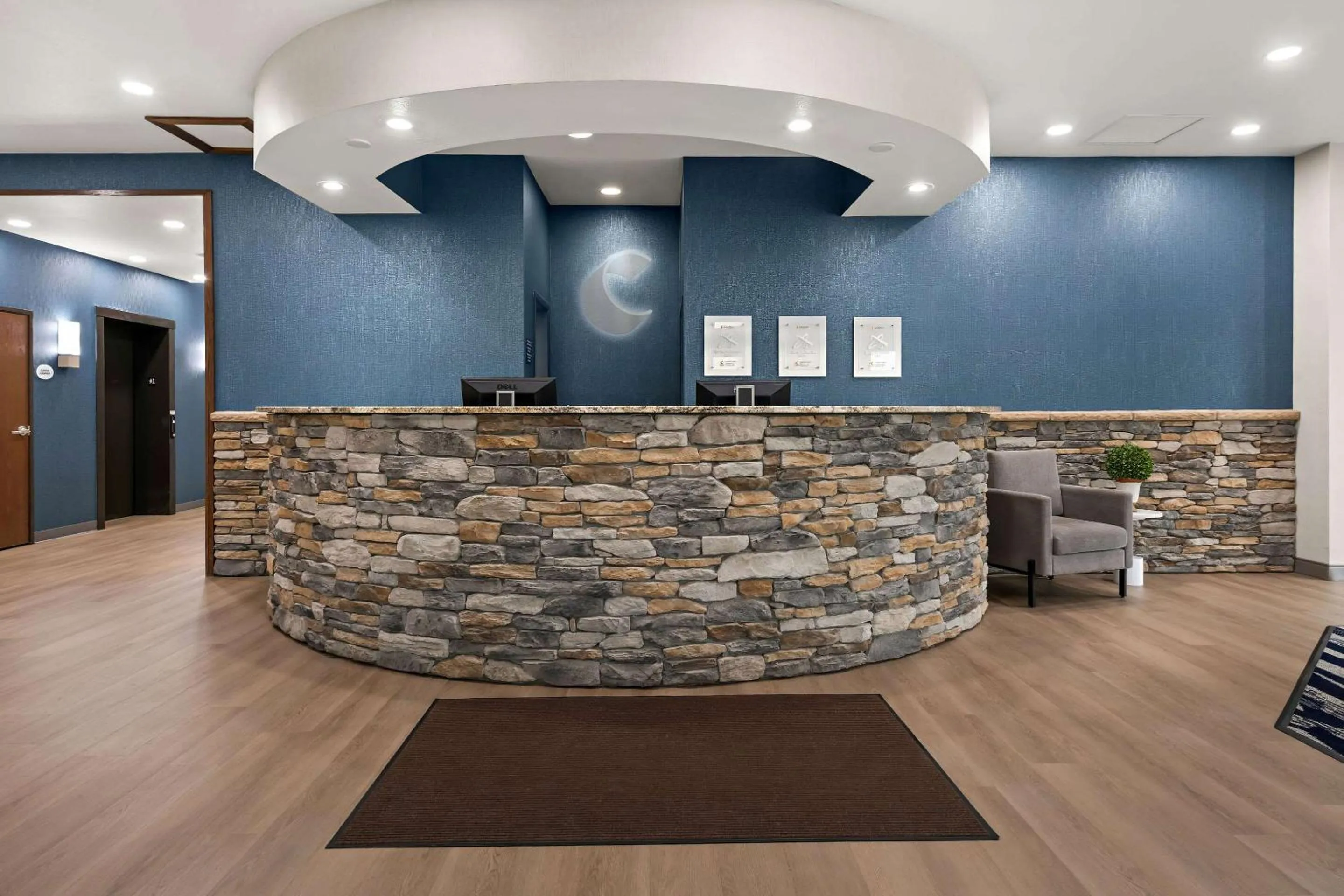 Lobby or reception in Comfort Suites Hudson I-94