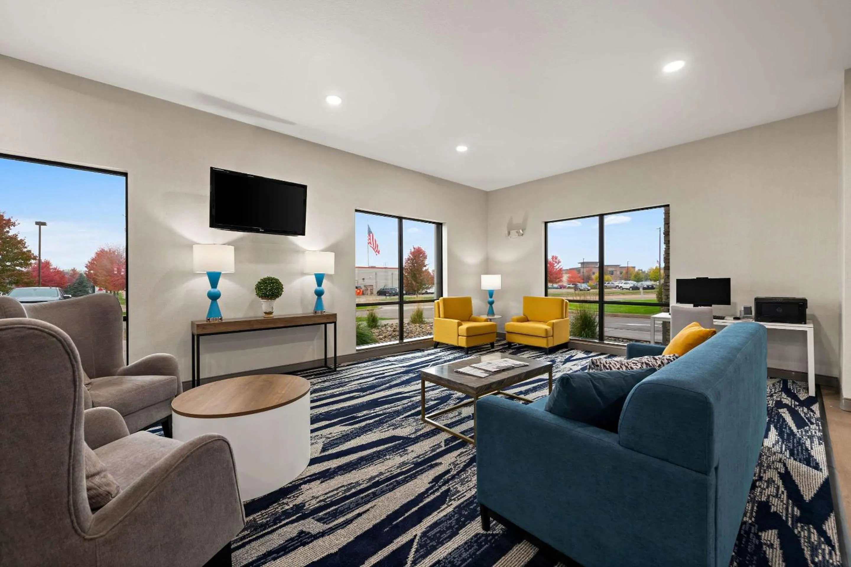 Lobby or reception in Comfort Suites Hudson I-94