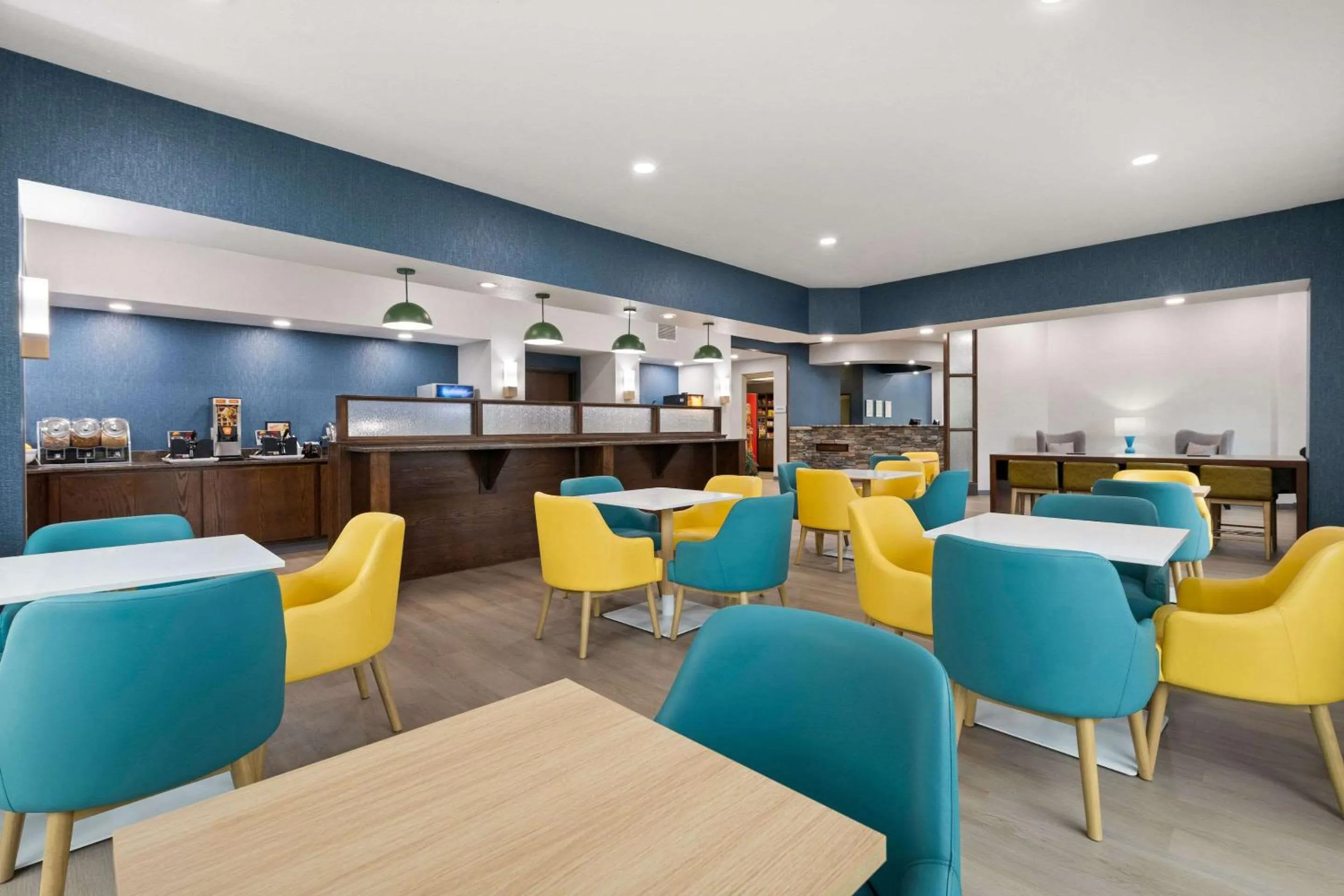 Breakfast in Comfort Suites Hudson I-94