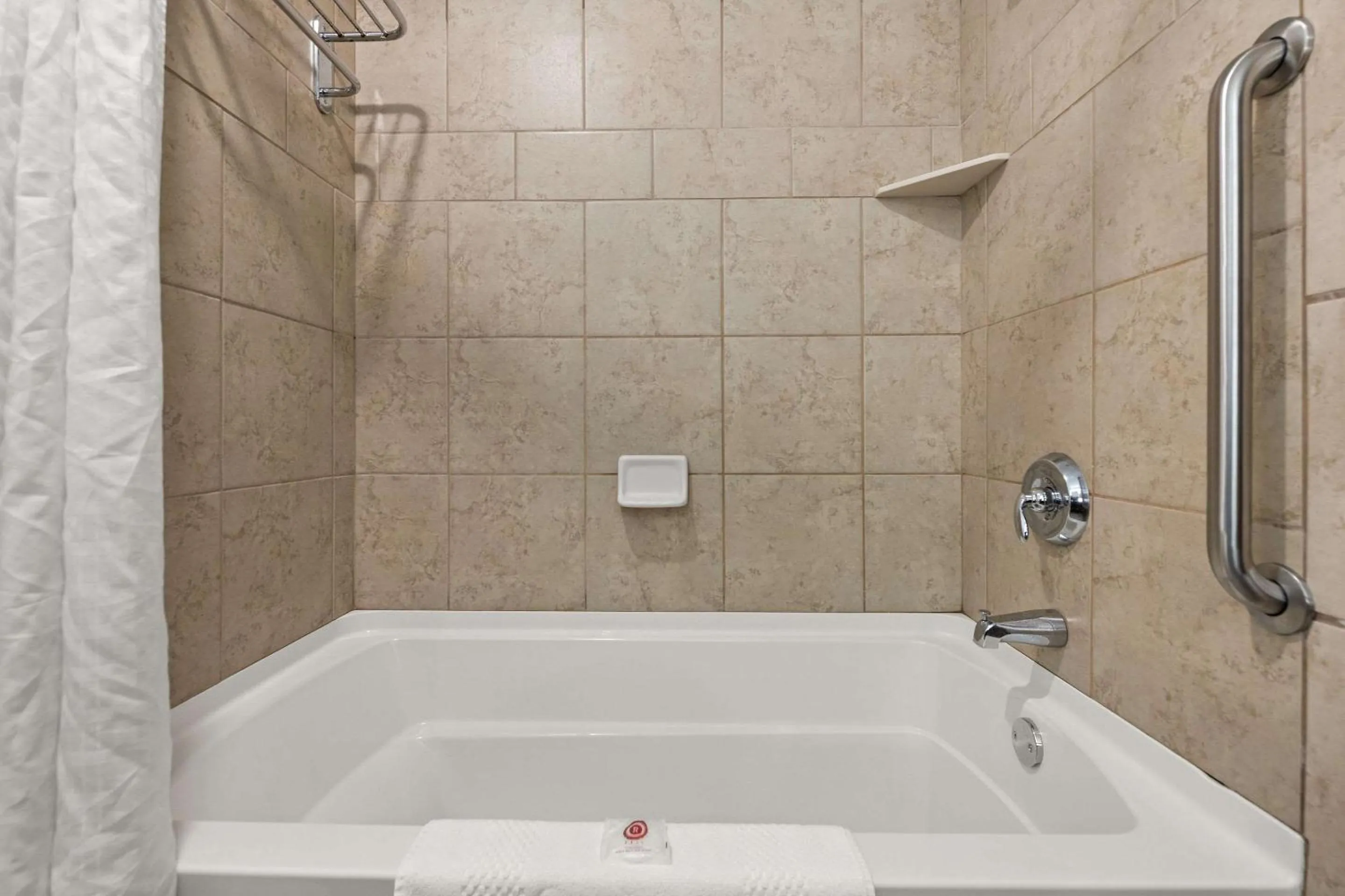 Bedroom in Comfort Suites Hudson I-94