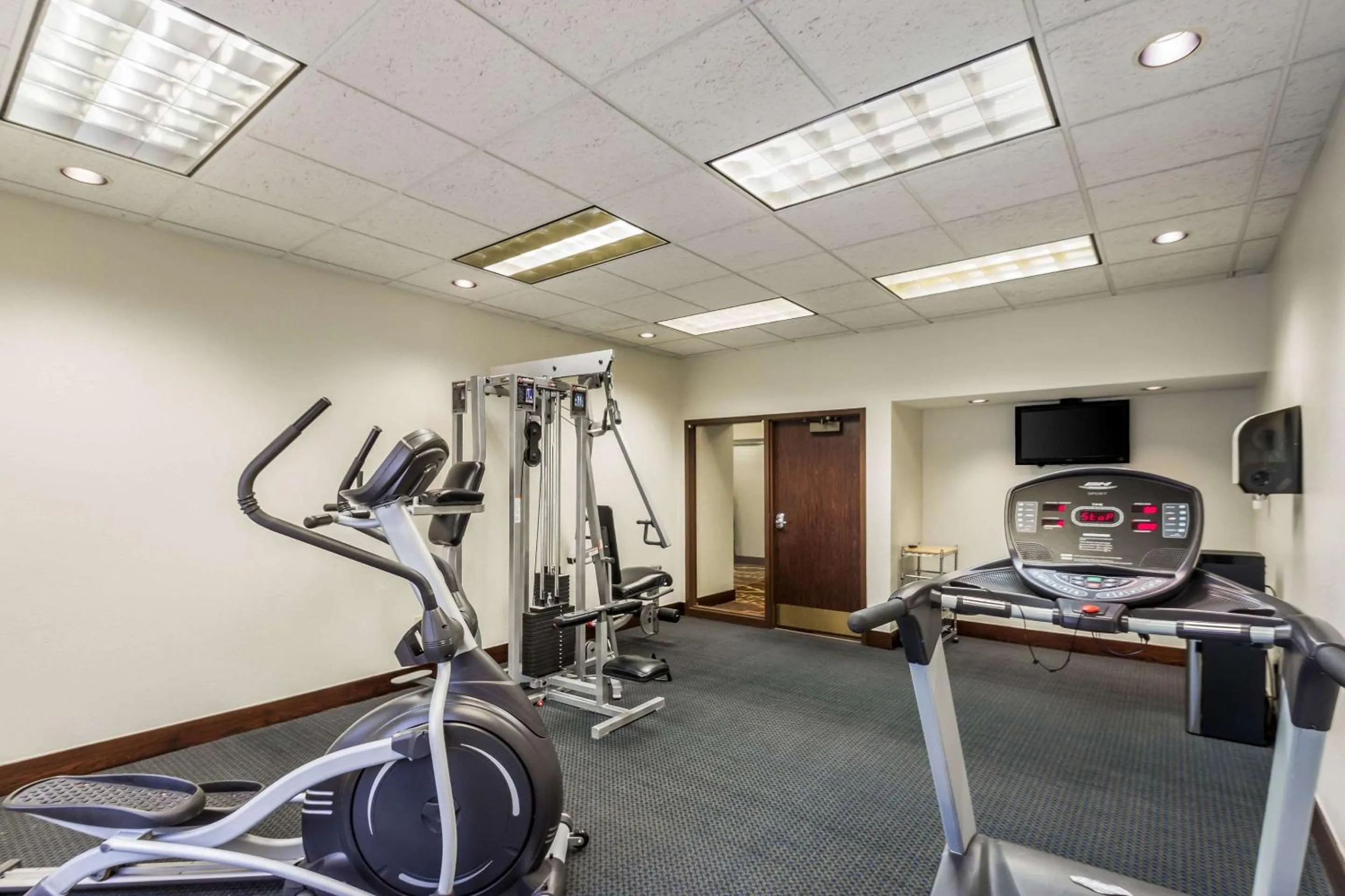 Fitness centre/facilities in Quality Suites Milwaukee Airport
