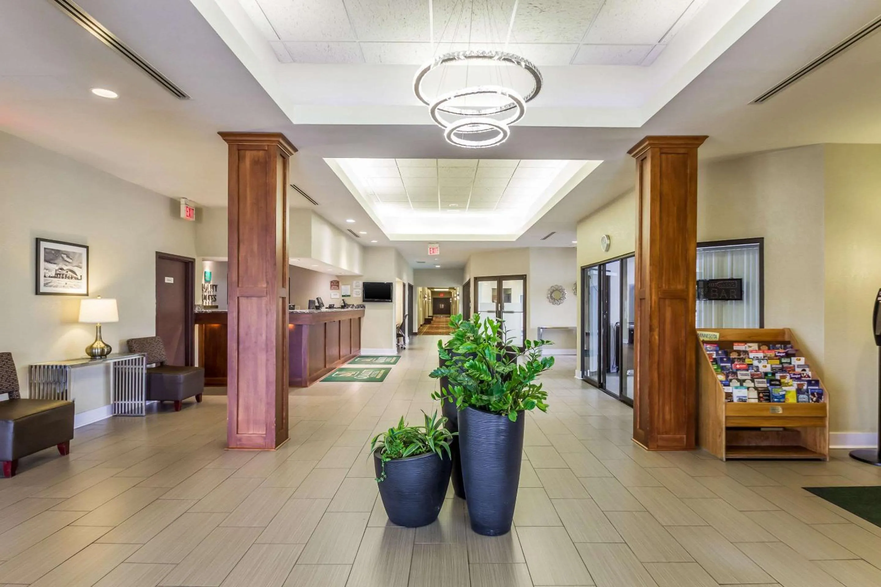 Lobby or reception in Quality Suites Milwaukee Airport