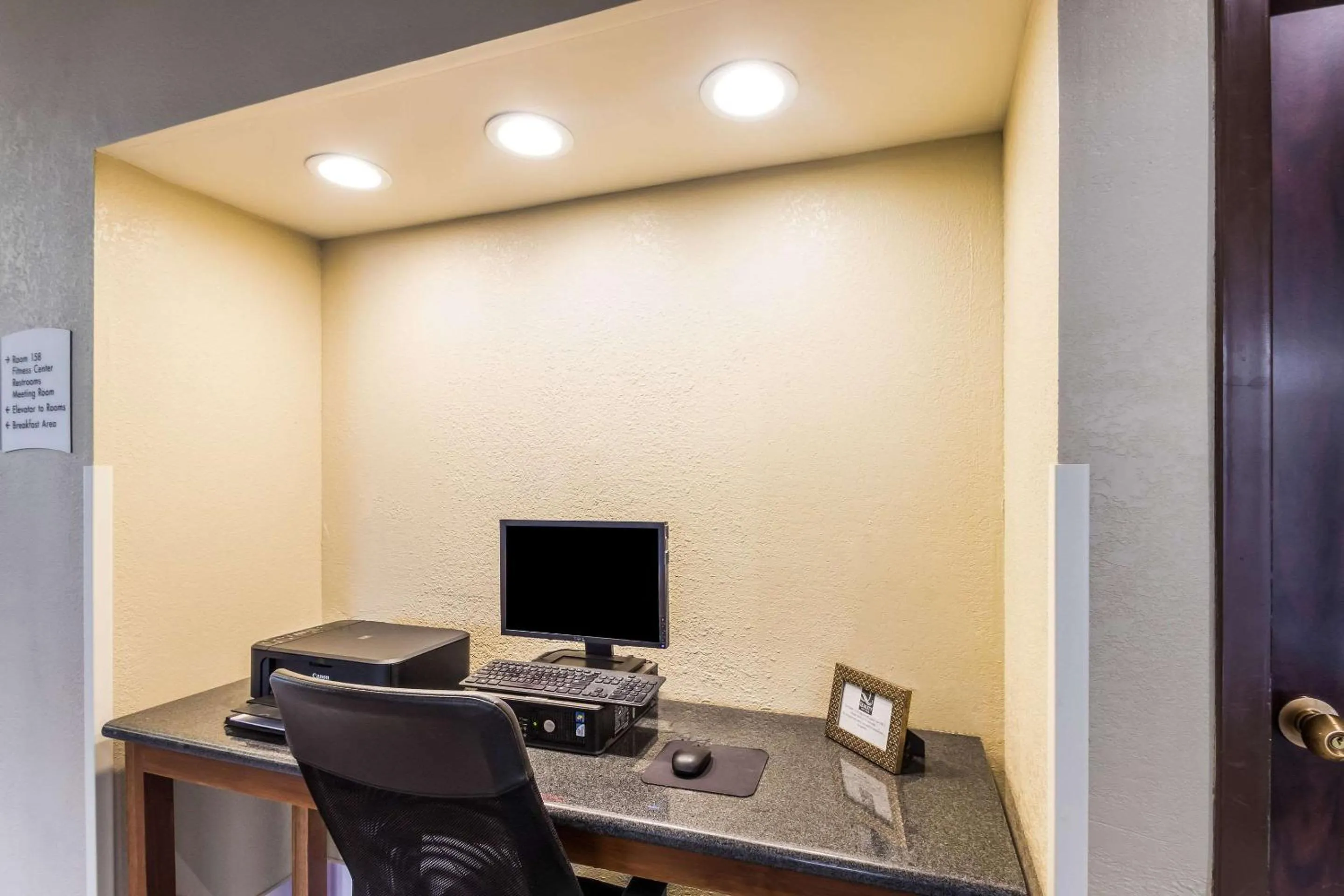 Business facilities in Quality Suites Milwaukee Airport