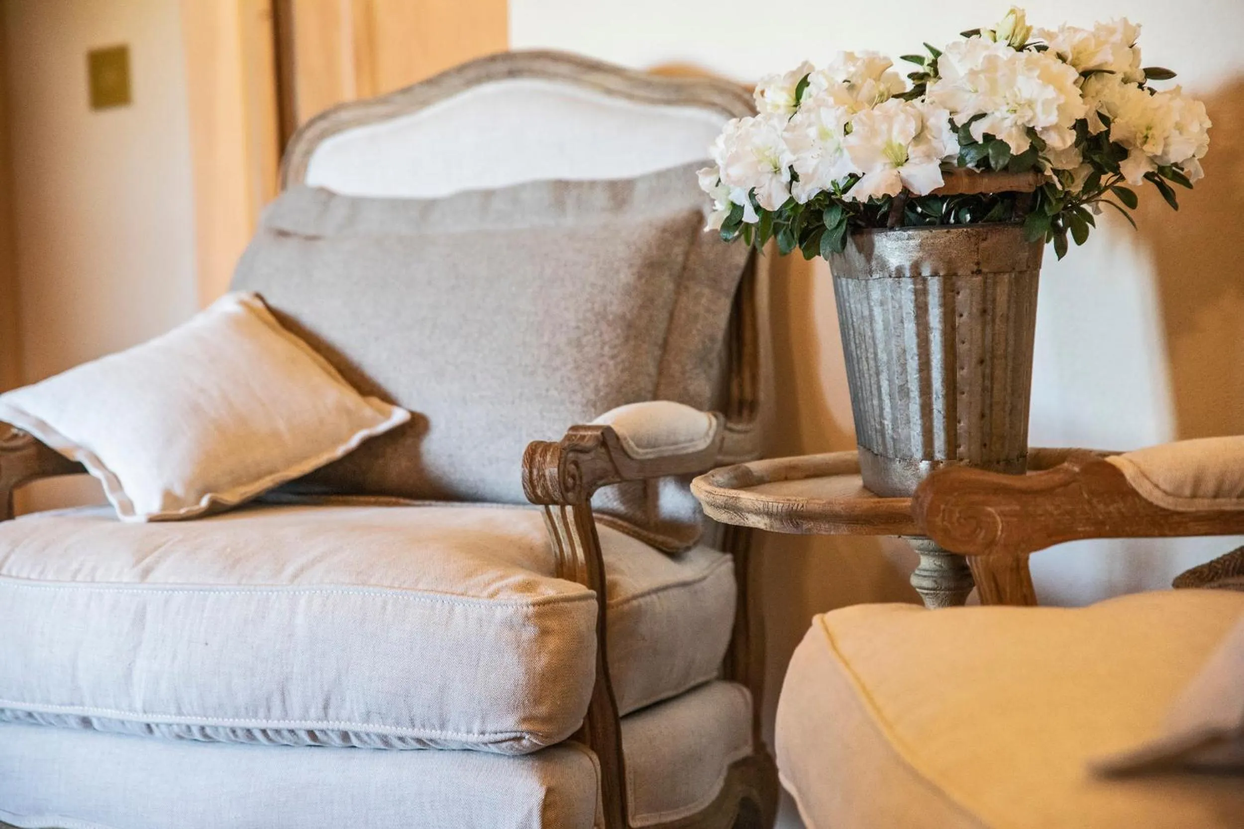 Seating area, Bed in Capanna Suites
