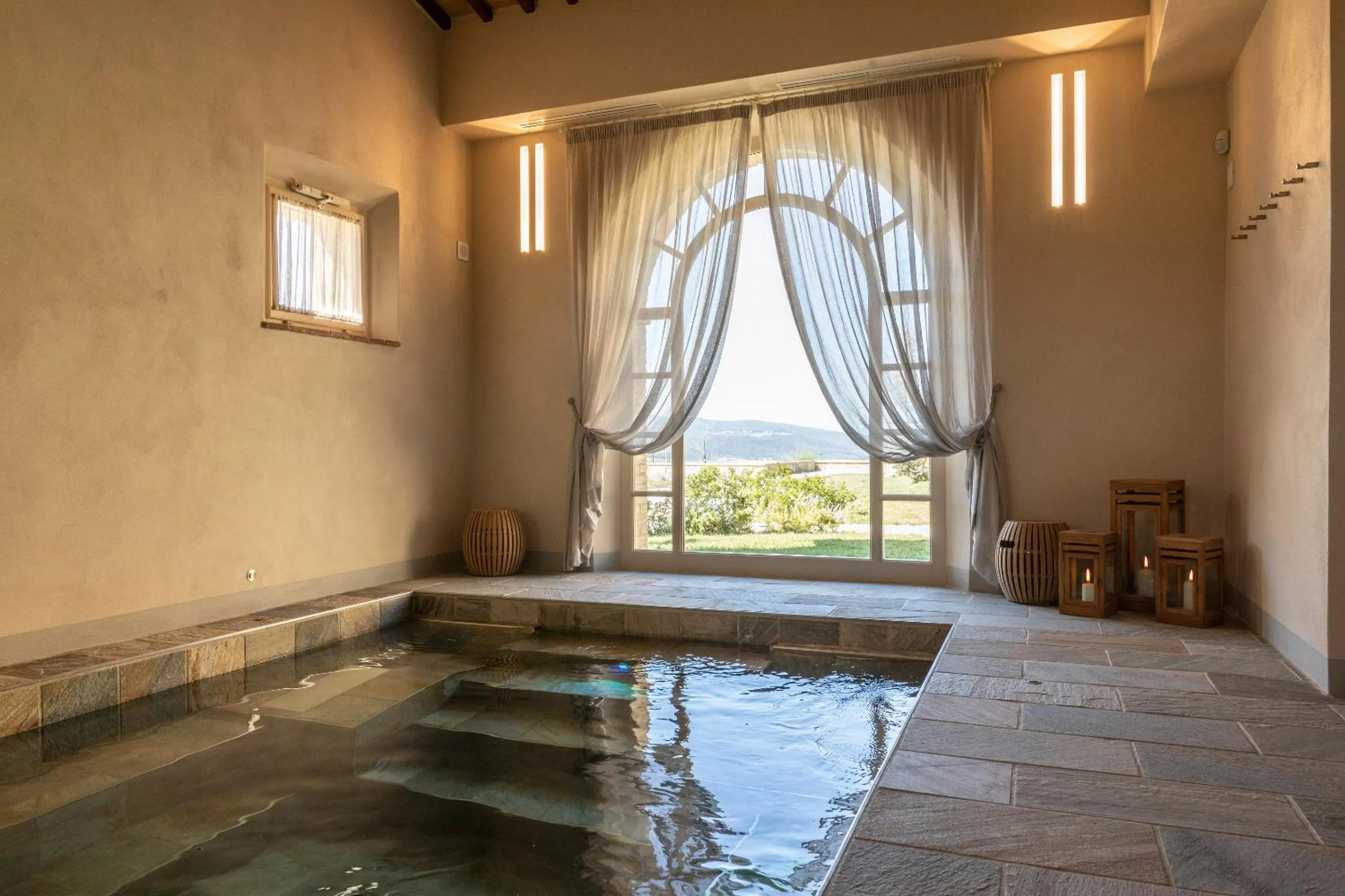 Hot Tub in Capanna Suites