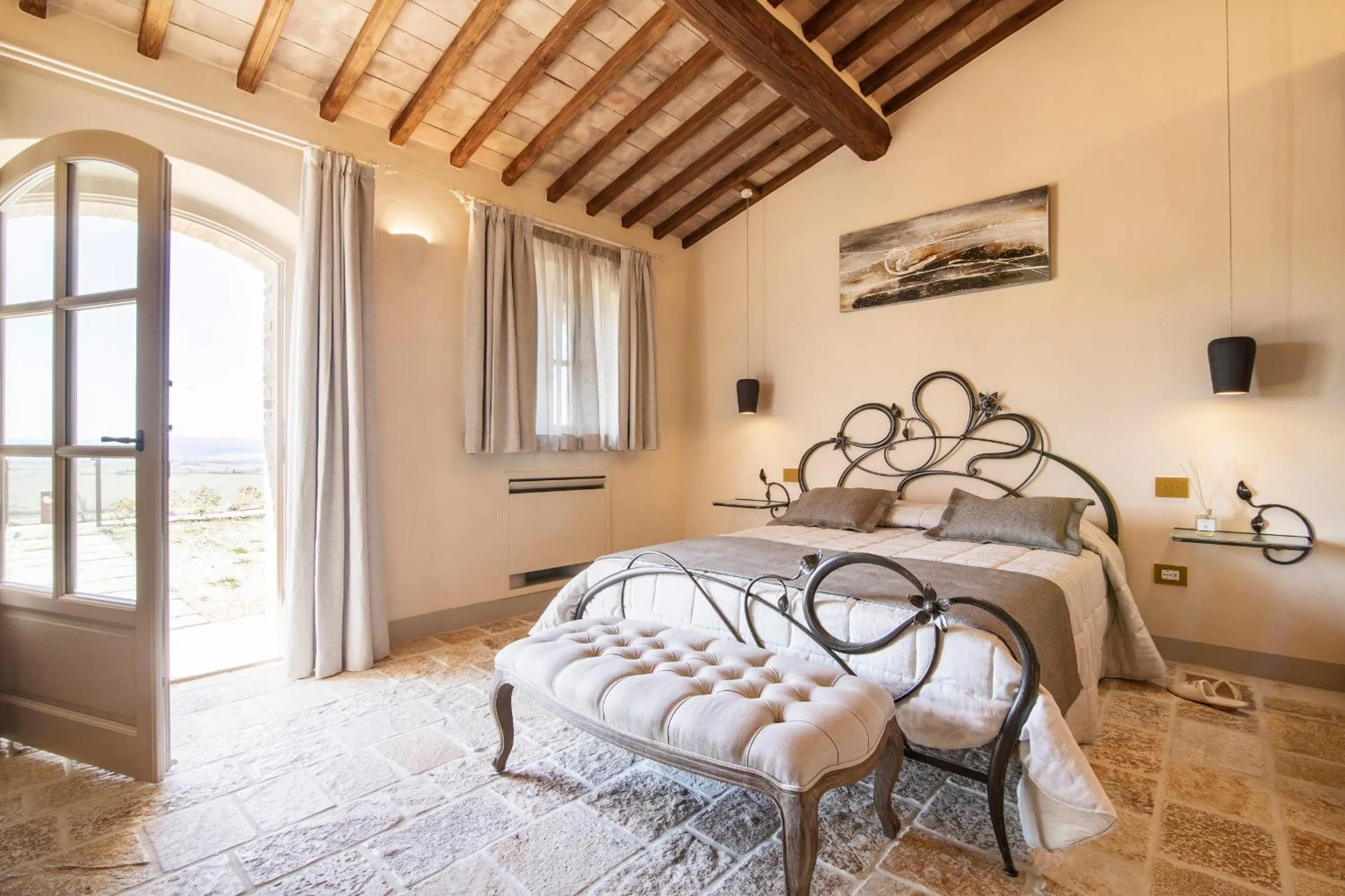 Photo of the whole room, Bed in Capanna Suites