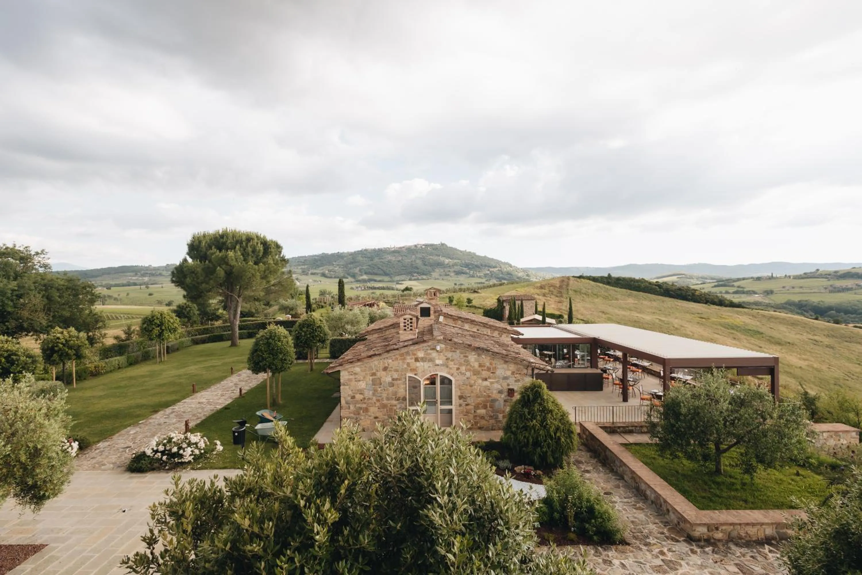 Restaurant/places to eat in Capanna Suites