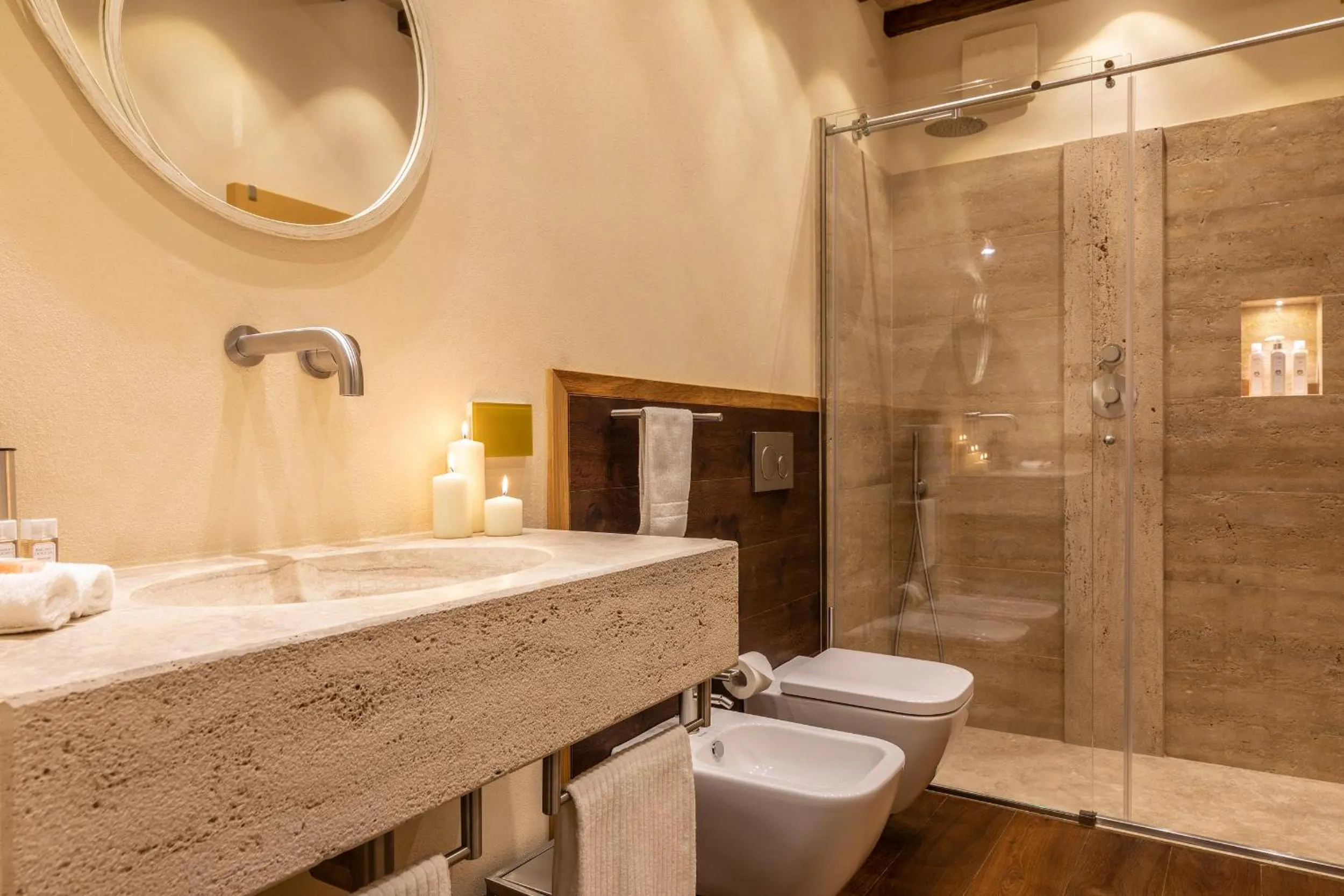 Shower in Capanna Suites