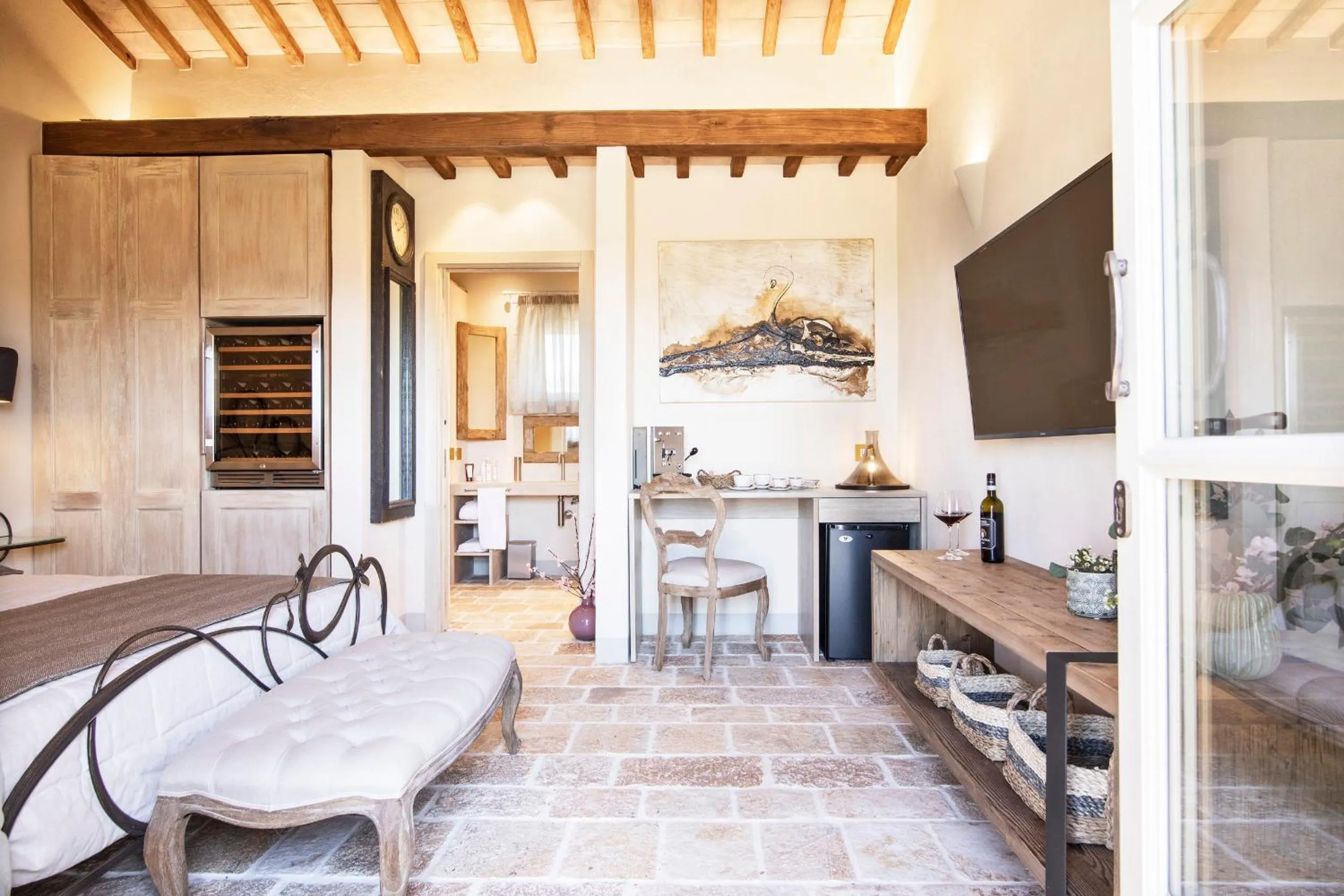 Photo of the whole room in Capanna Suites