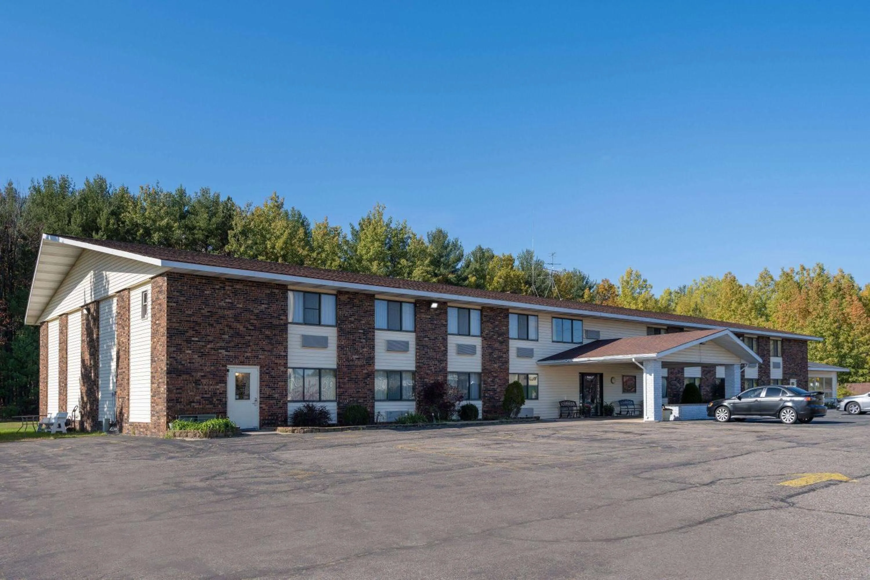 Property building in Travelodge by Wyndham Merrill