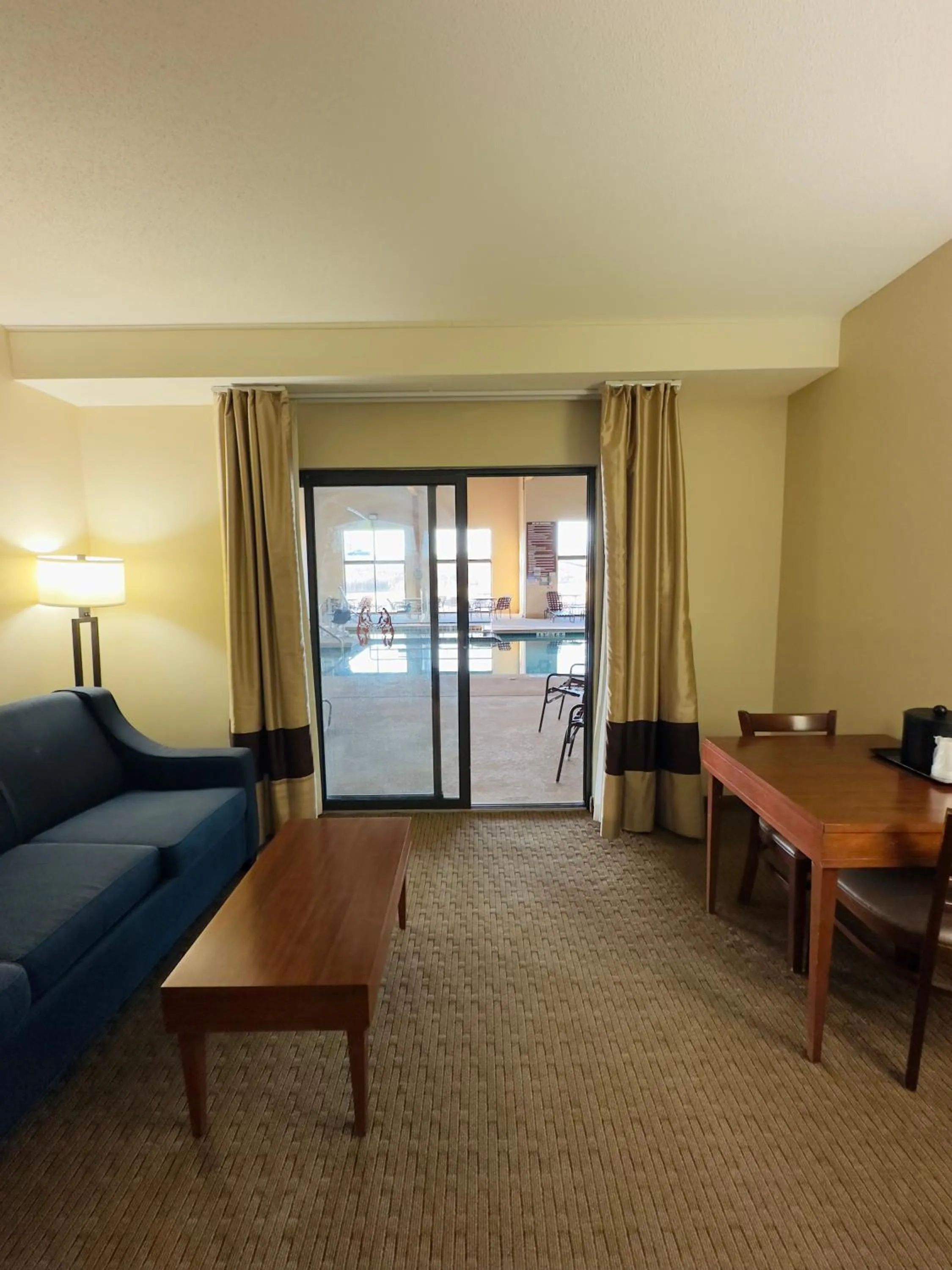 Seating area in Comfort Inn & Suites Black River Falls I-94