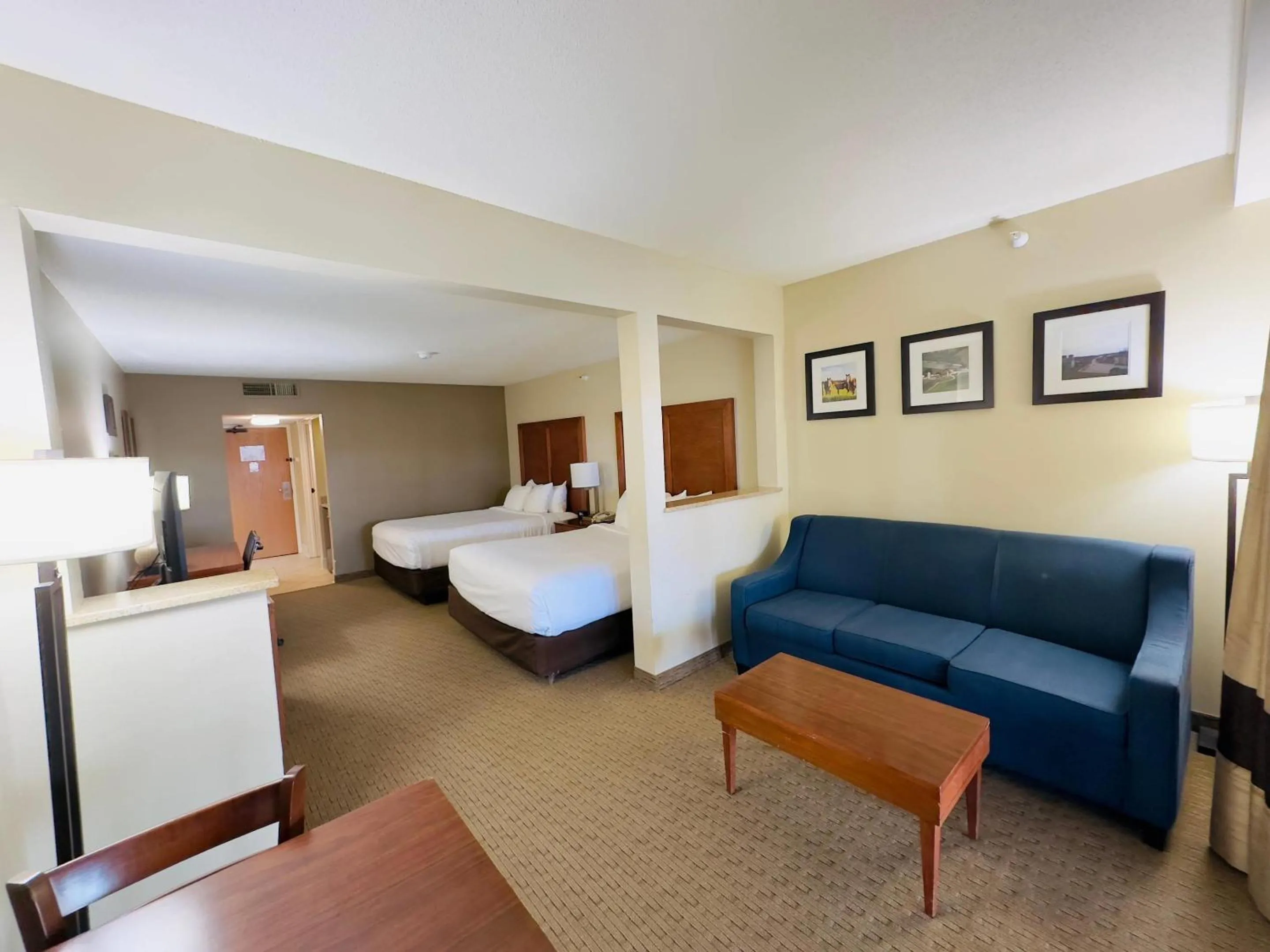 Bedroom, Bed in Comfort Inn & Suites Black River Falls I-94