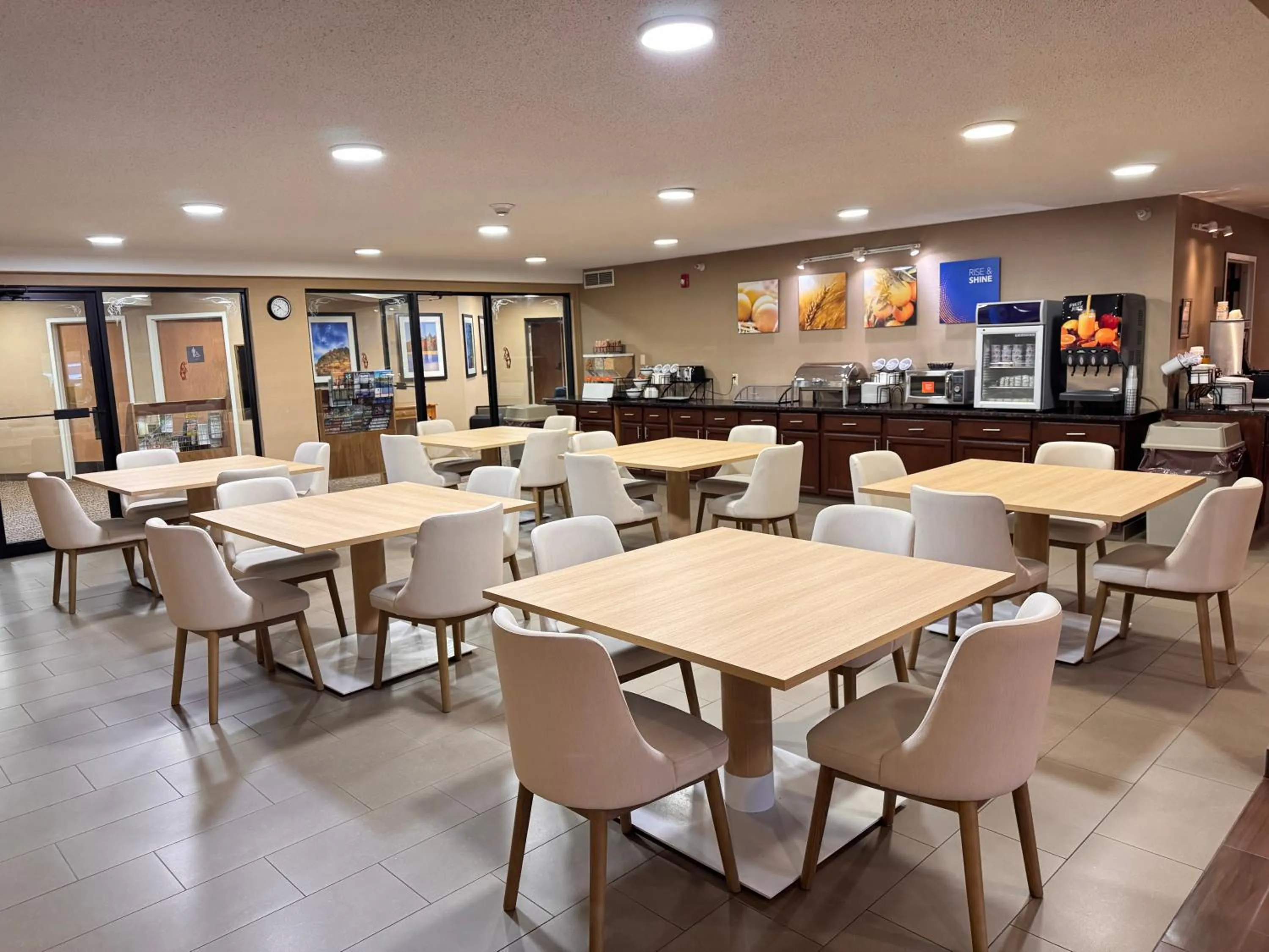 Breakfast in Comfort Inn & Suites Black River Falls I-94