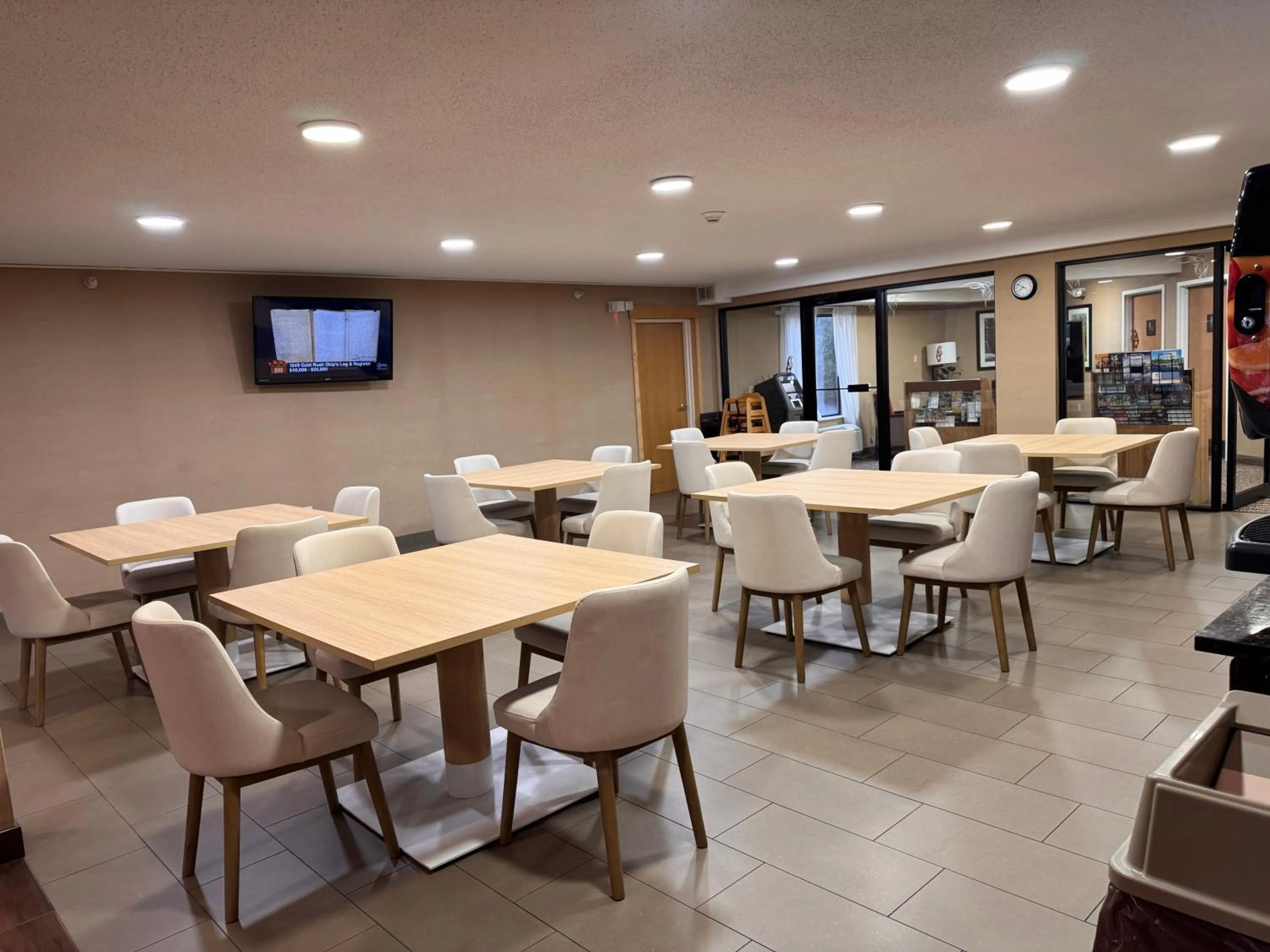 Breakfast in Comfort Inn & Suites Black River Falls I-94