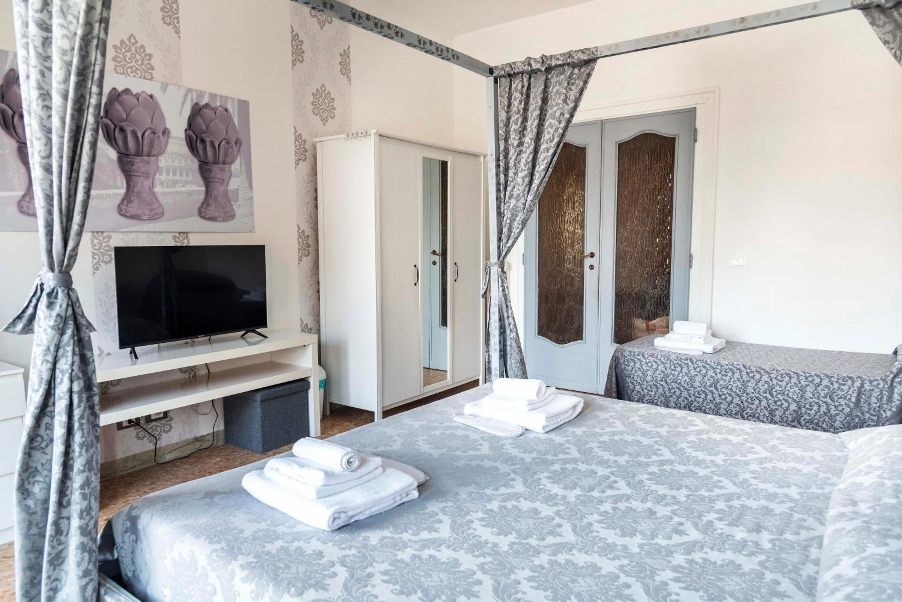 Bedroom, Bed in Merulana Suite S.Peter