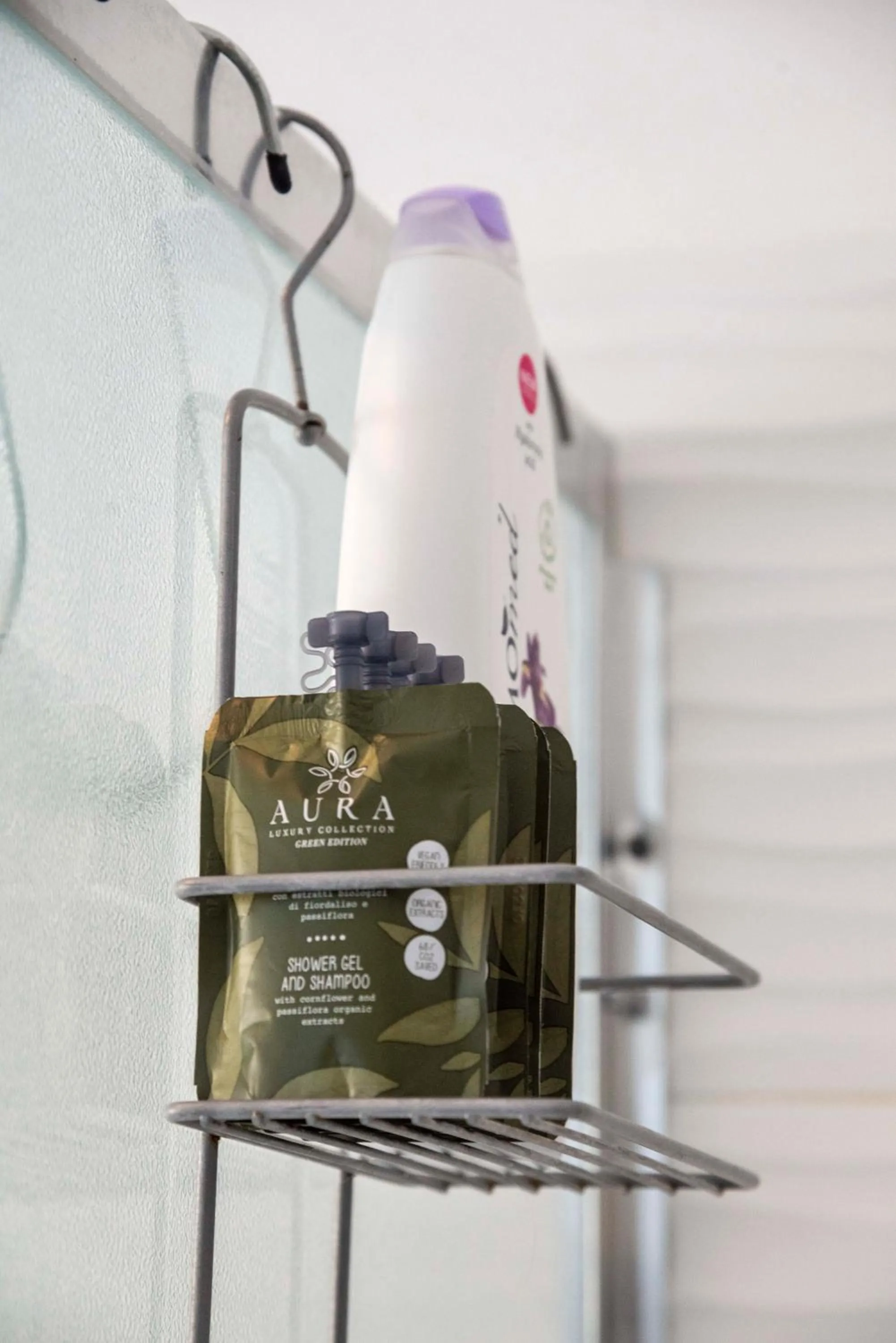 Shower in Merulana Suite S.Peter