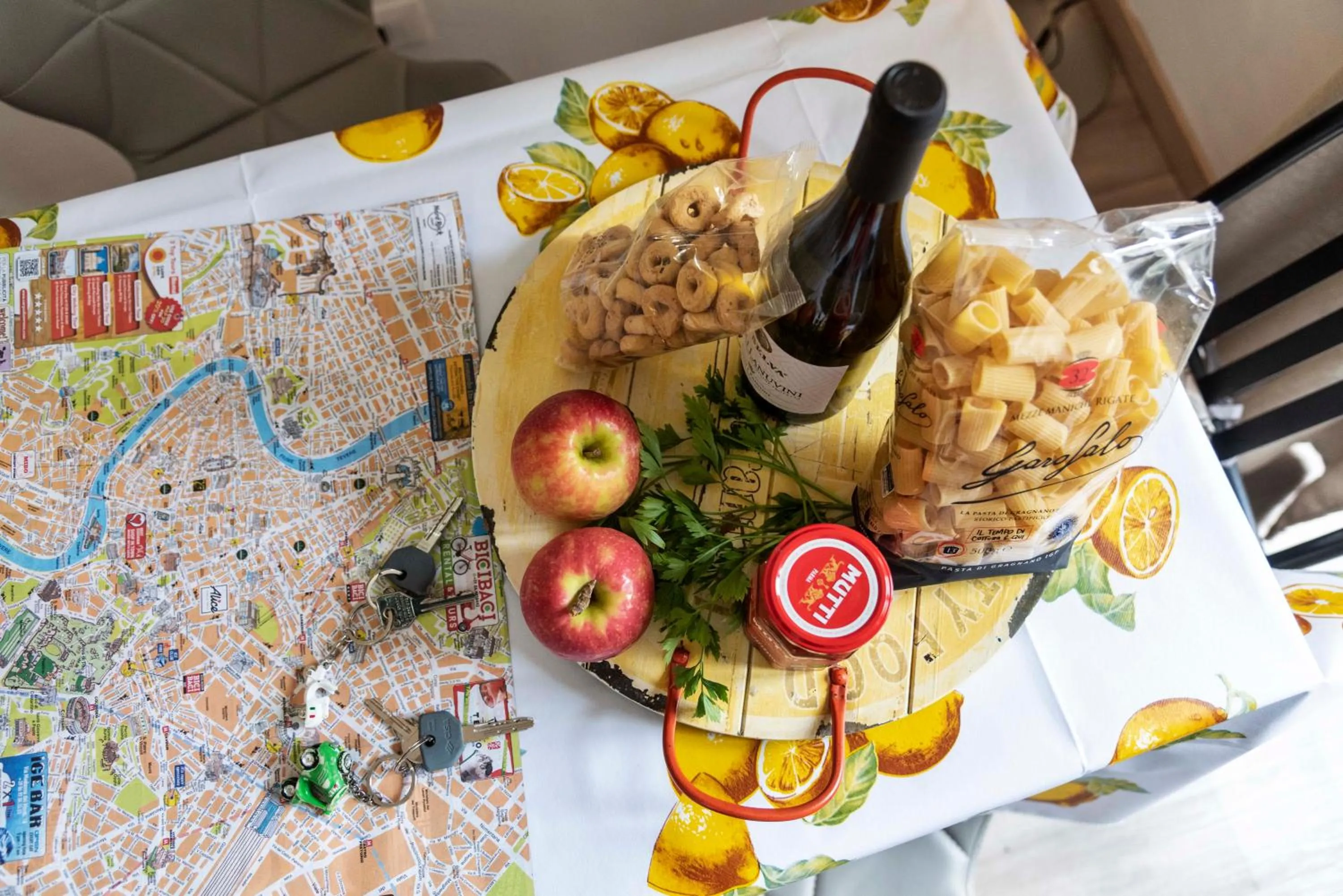 Food and drinks in Merulana Suite S.Peter