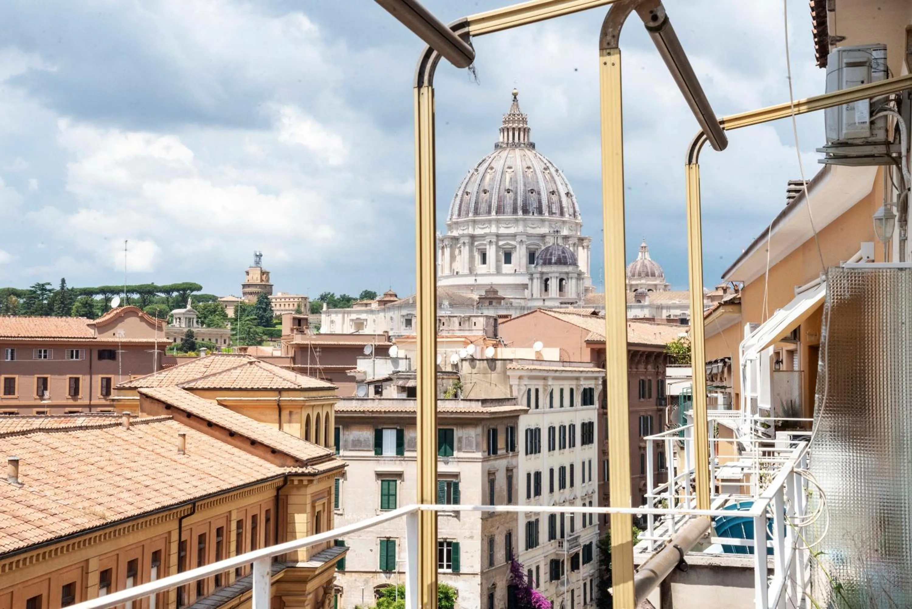 City view in Merulana Suite S.Peter