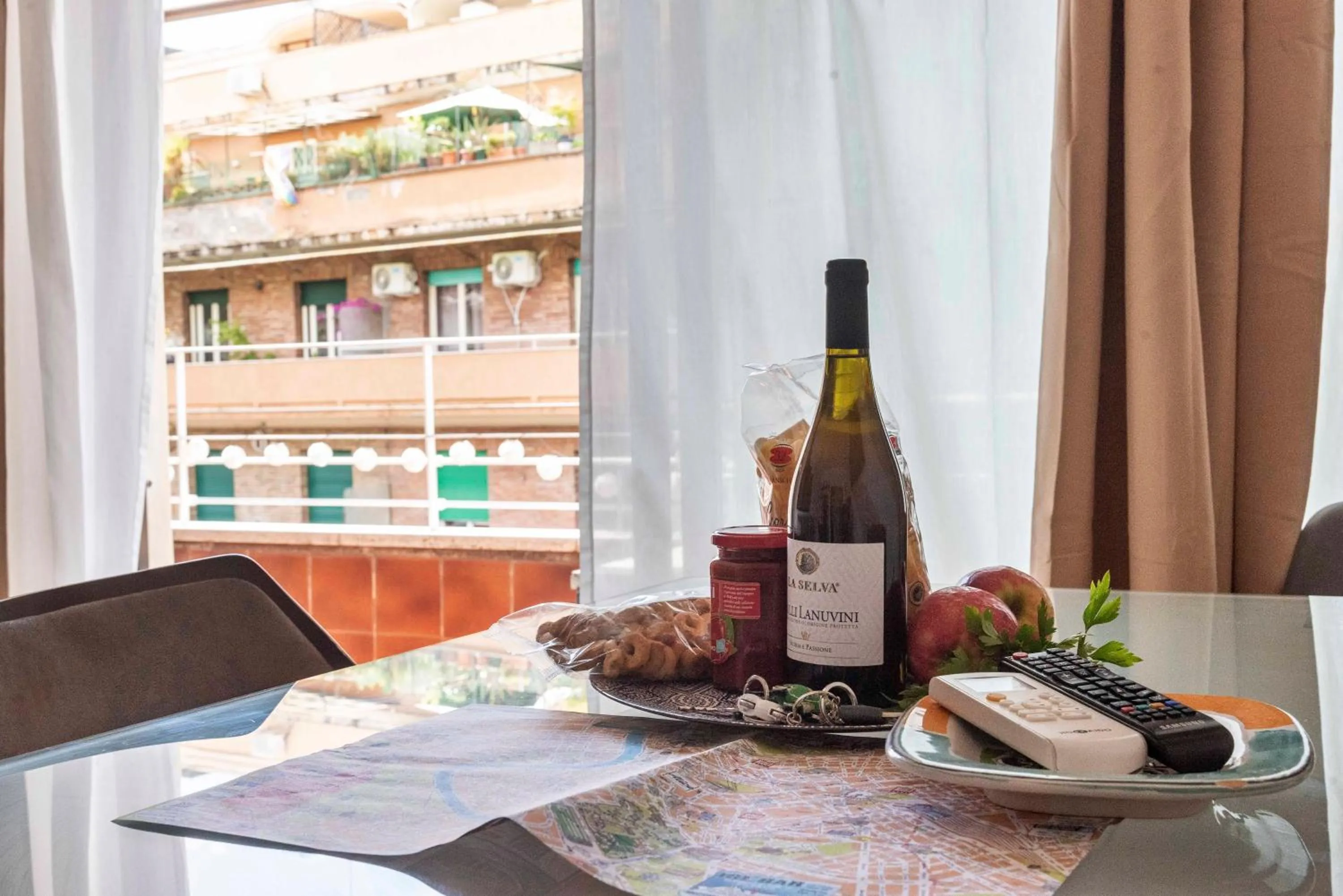 Food and drinks in Merulana Suite S.Peter