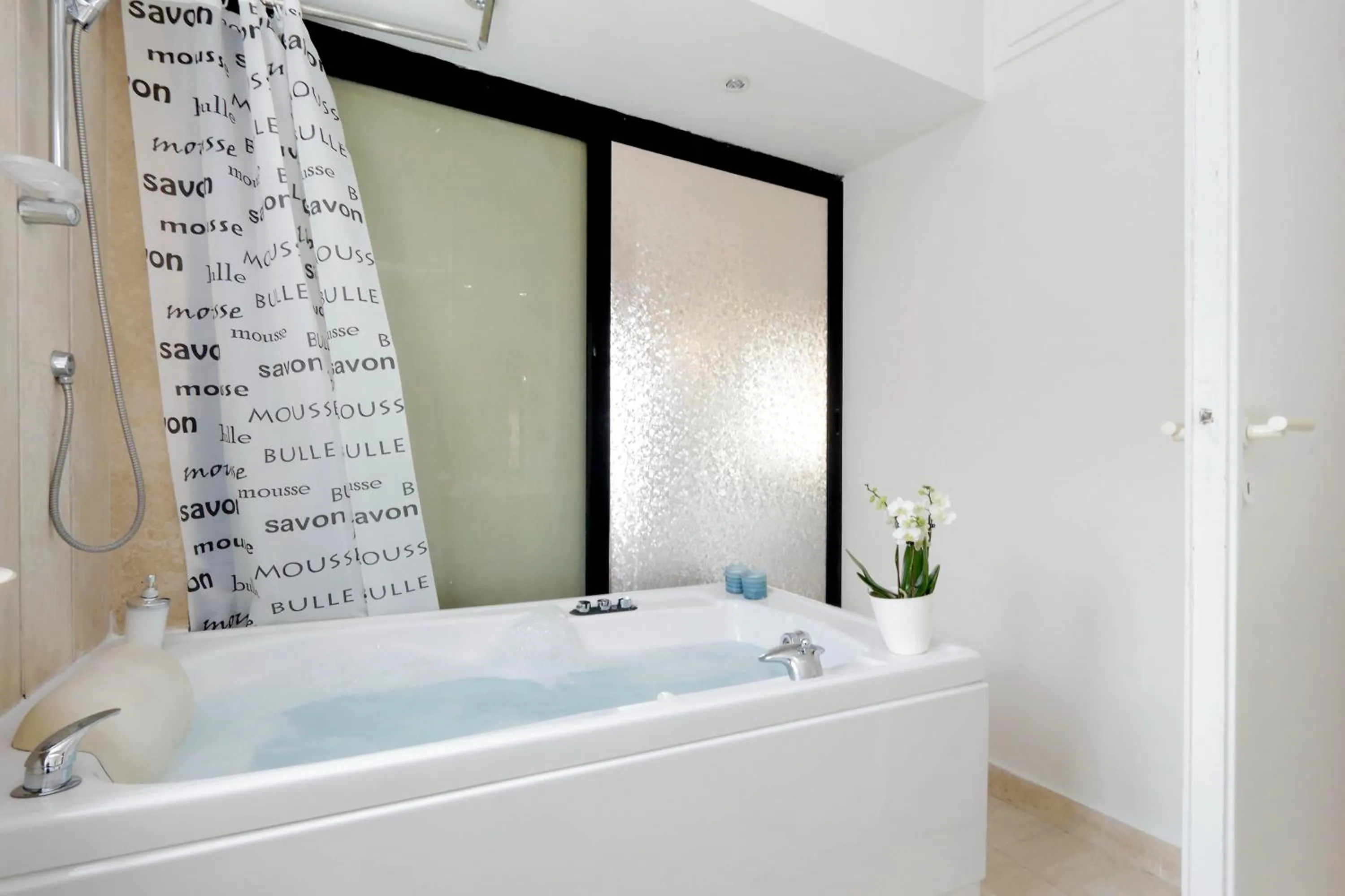 Bathroom in Merulana Suite S.Peter