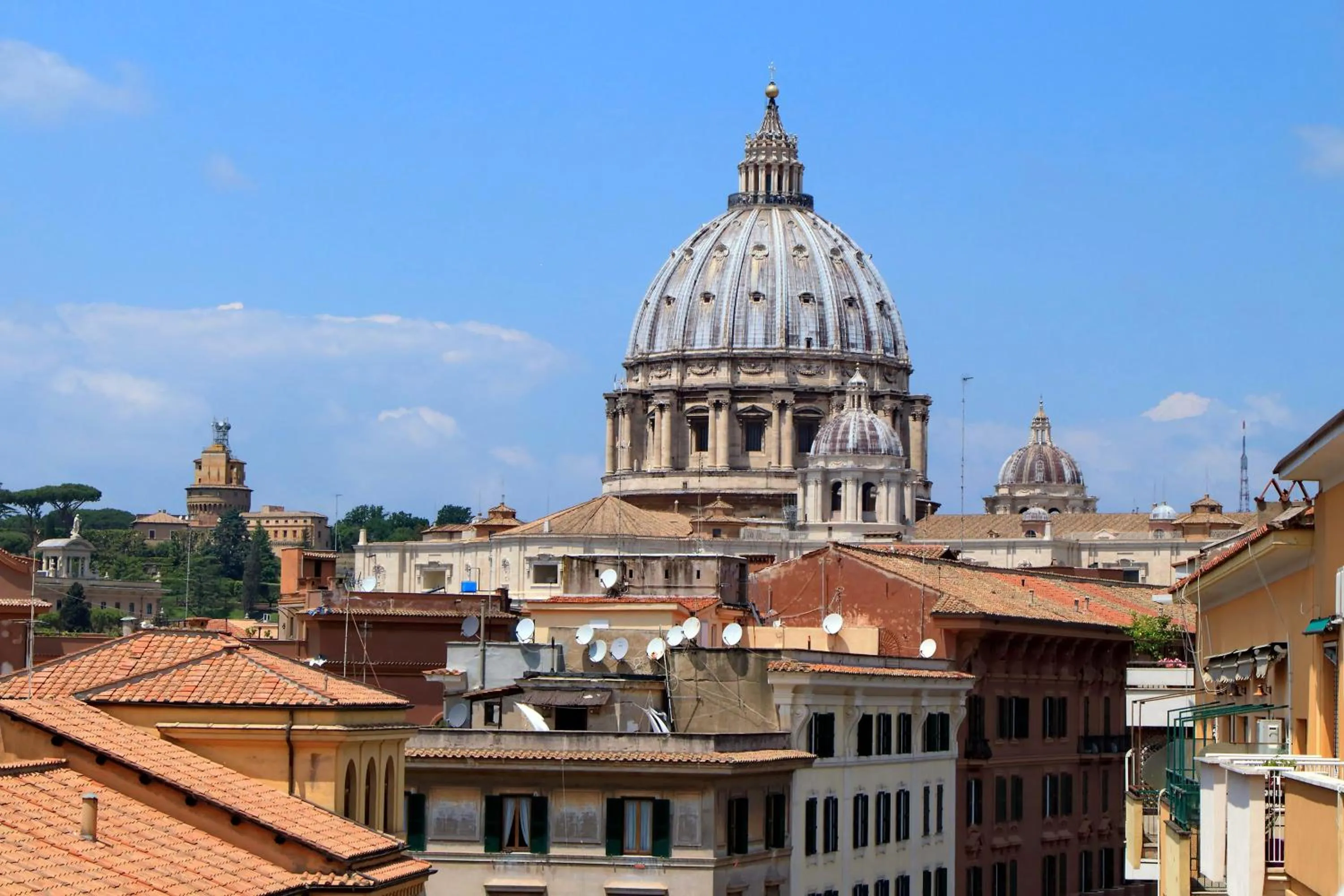 City view in Merulana Suite S.Peter