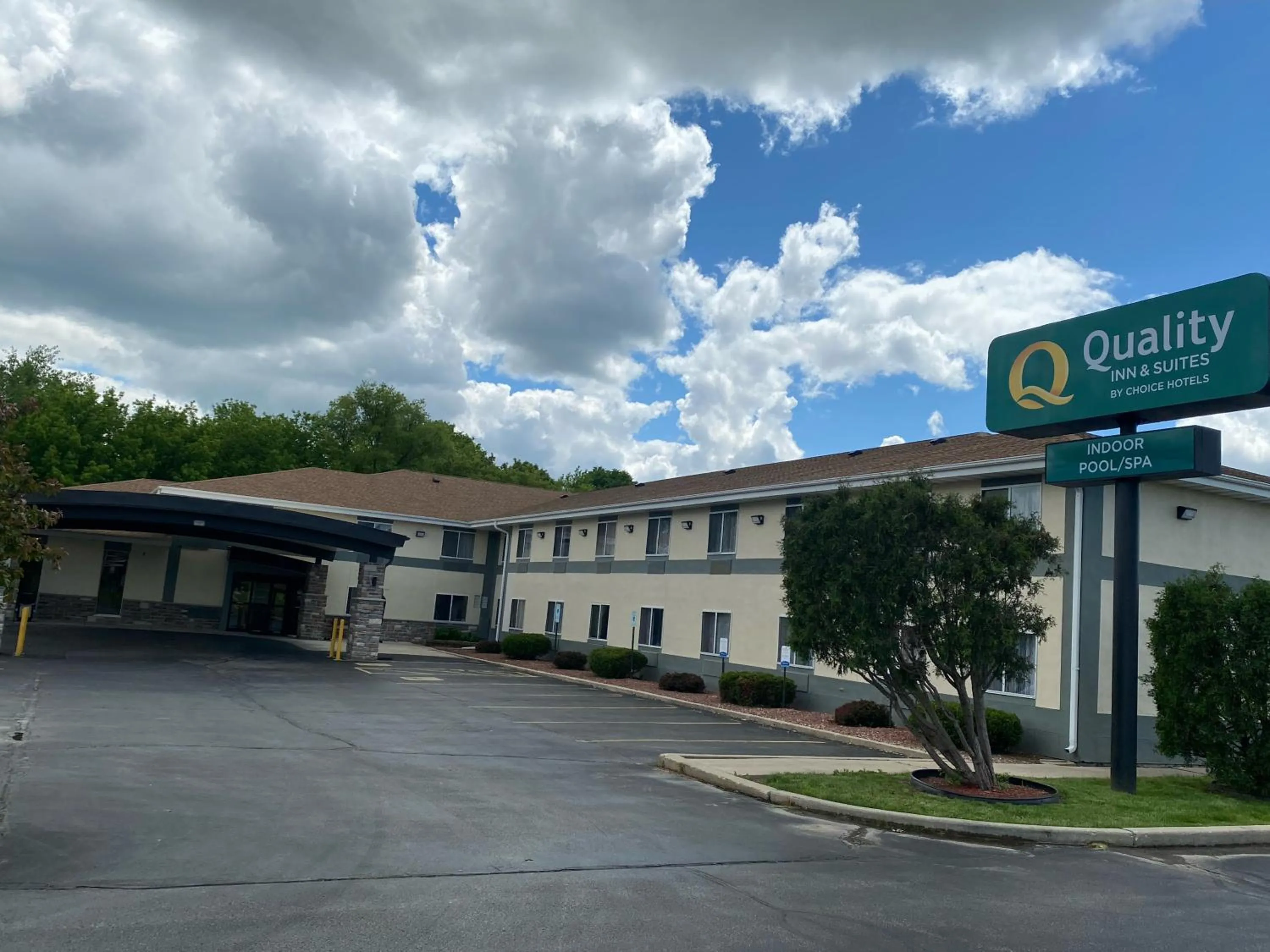 Property building in Quality Inn & Suites West Bend