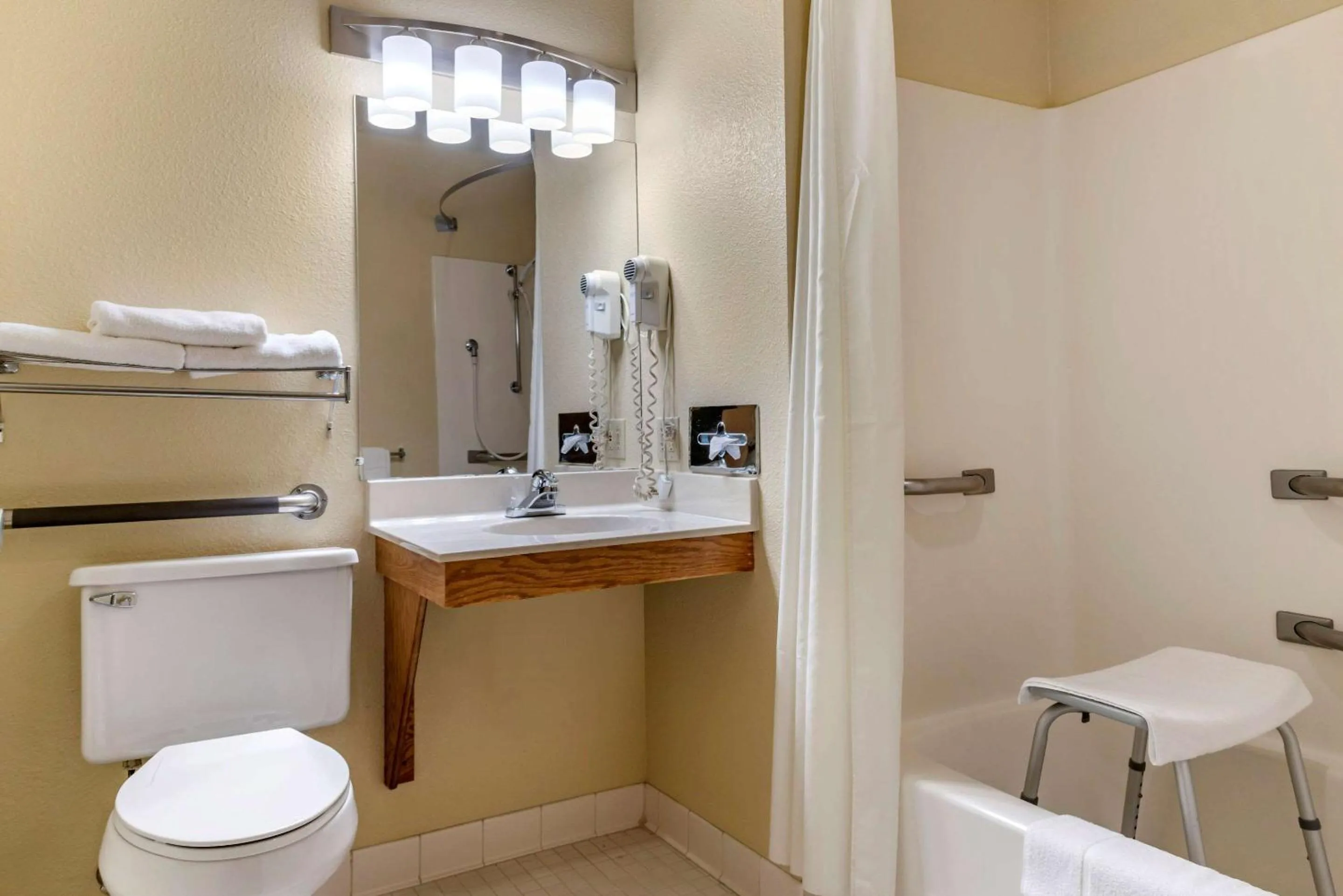 Bathroom in Econo Lodge River Falls