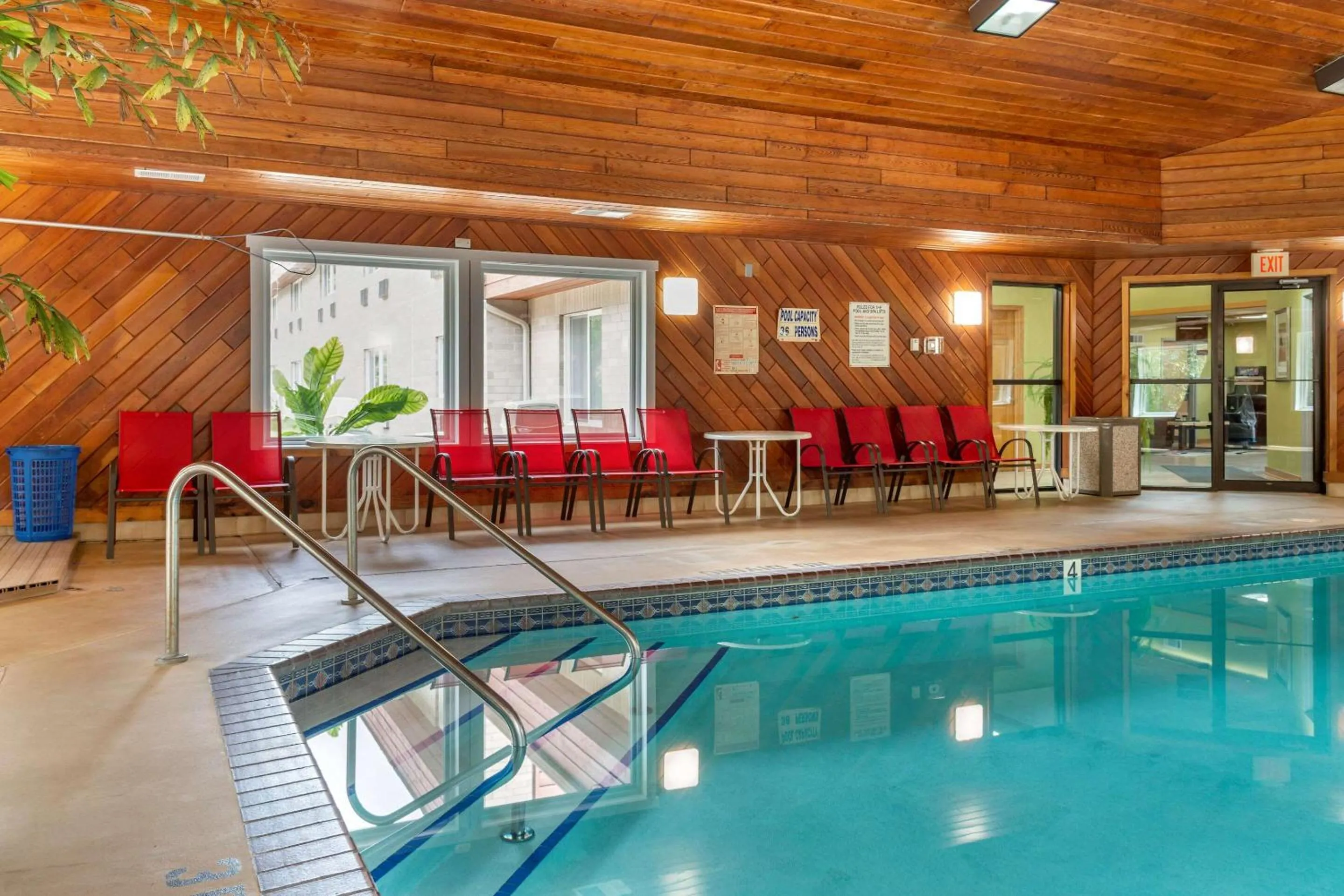 On site, Swimming Pool in Econo Lodge River Falls