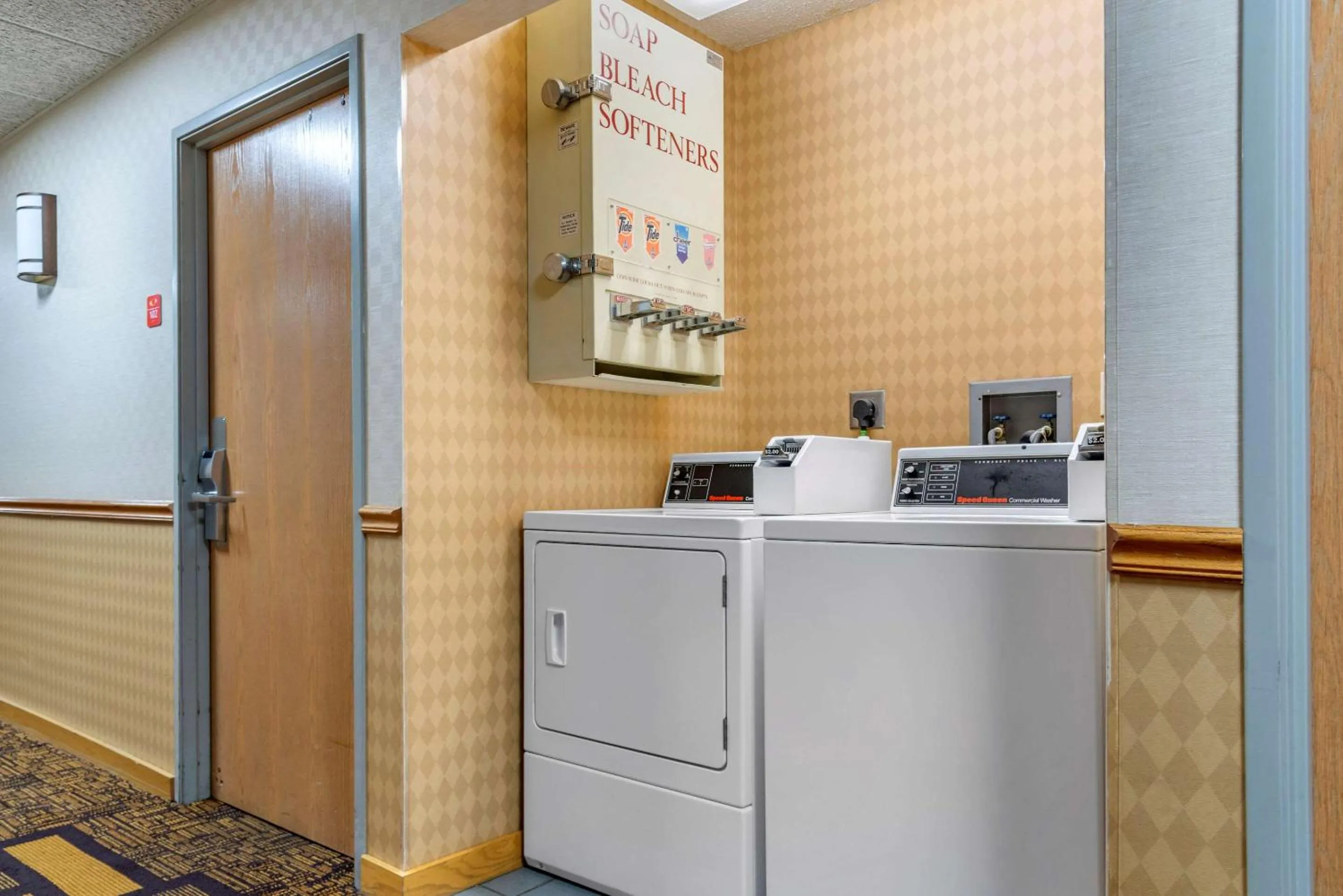 On site, Kitchen/Kitchenette in Econo Lodge River Falls