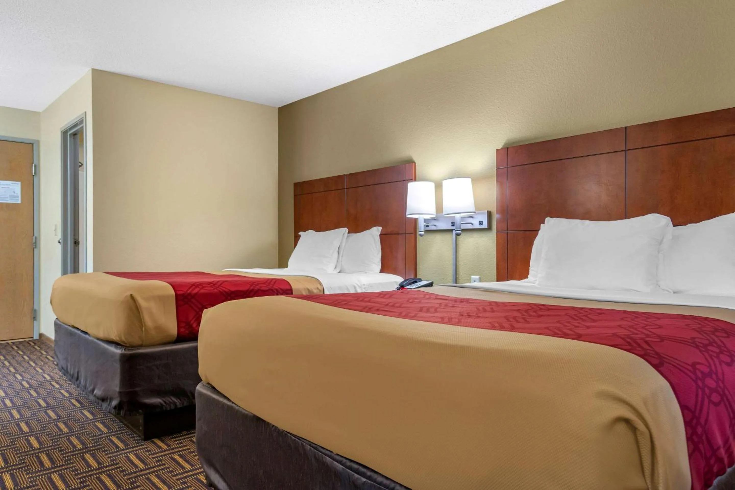 Photo of the whole room in Econo Lodge River Falls