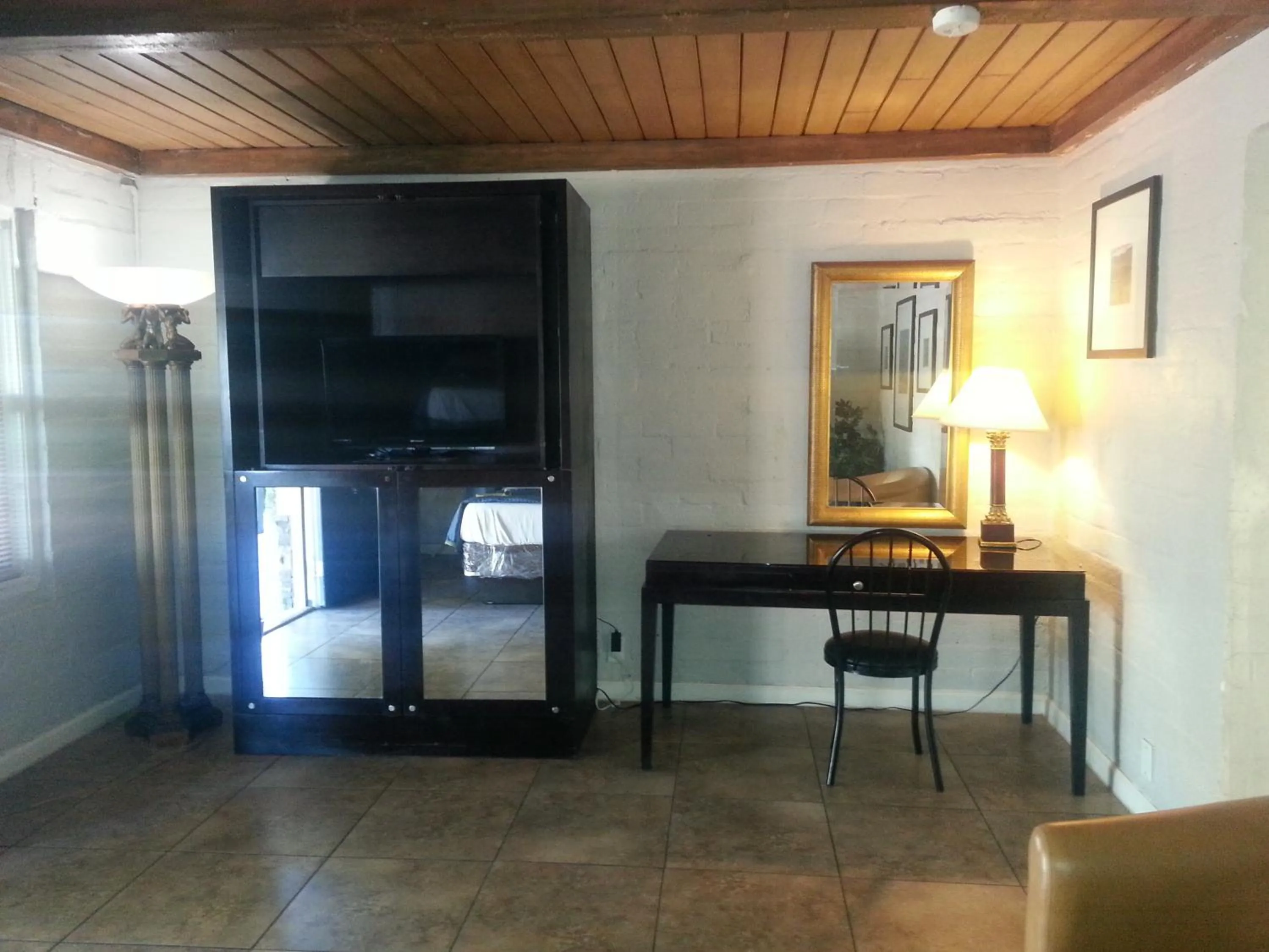 TV and multimedia in Sterling Gardens