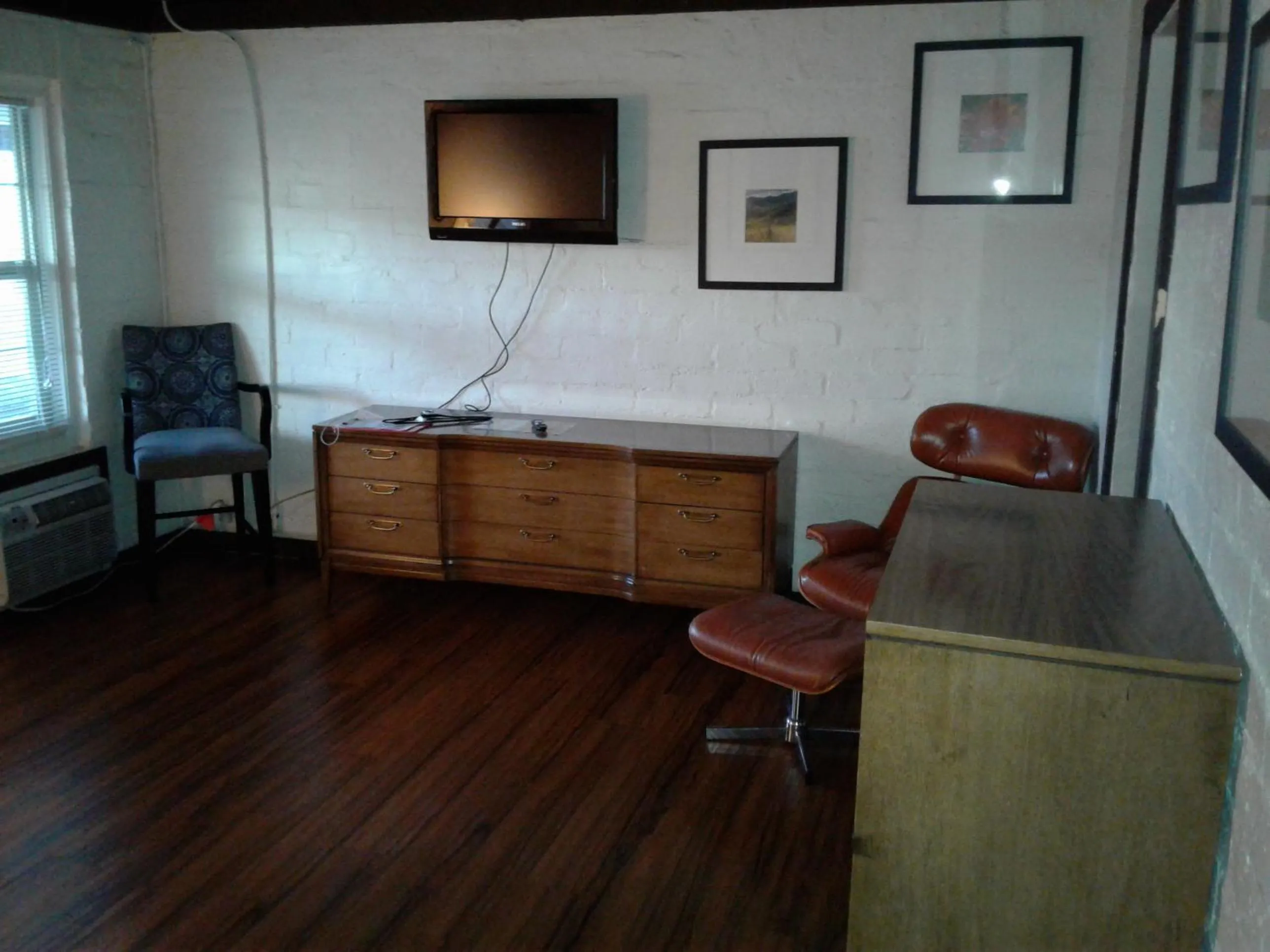 TV and multimedia in Sterling Gardens