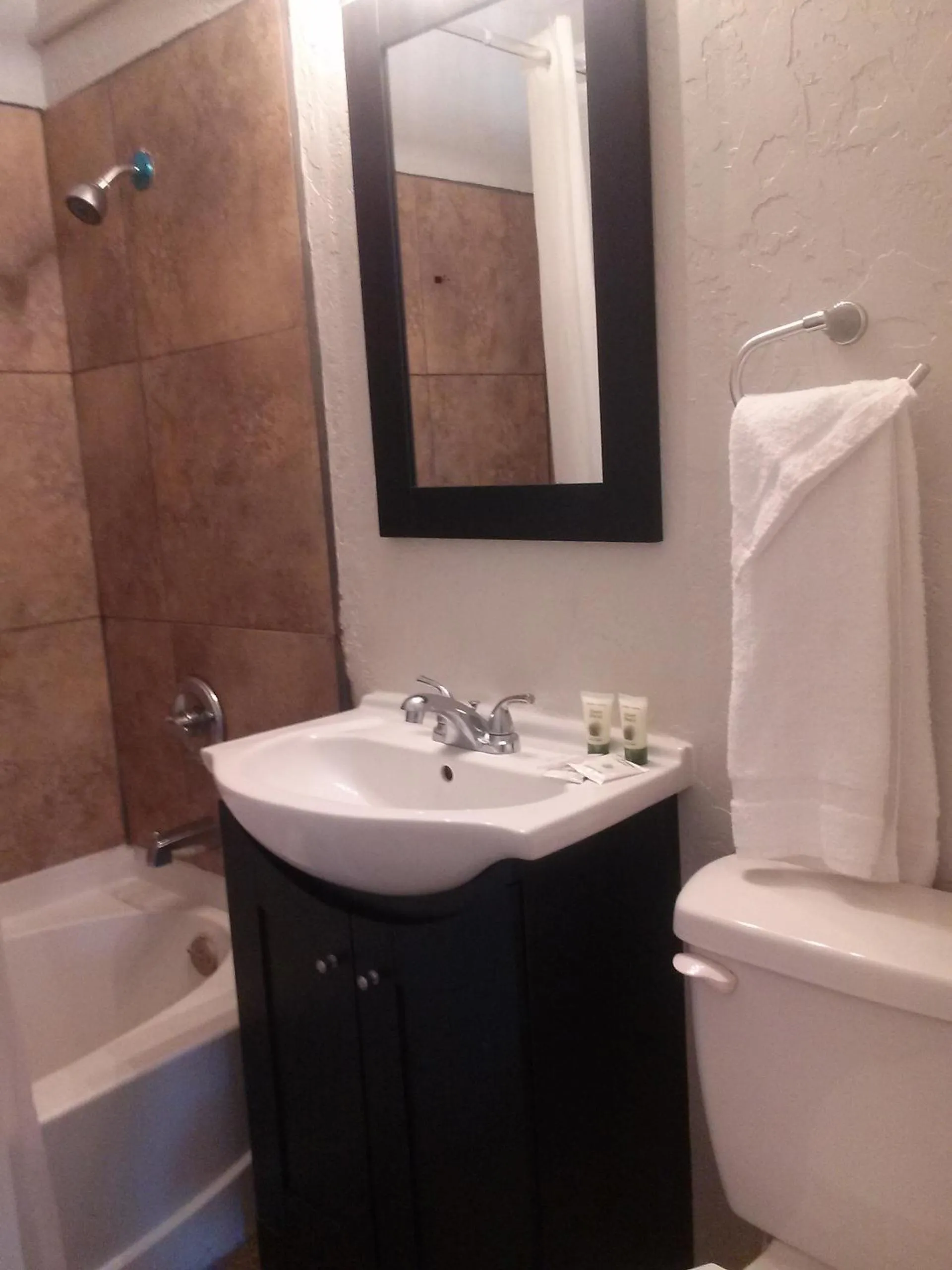 Shower in Sterling Gardens