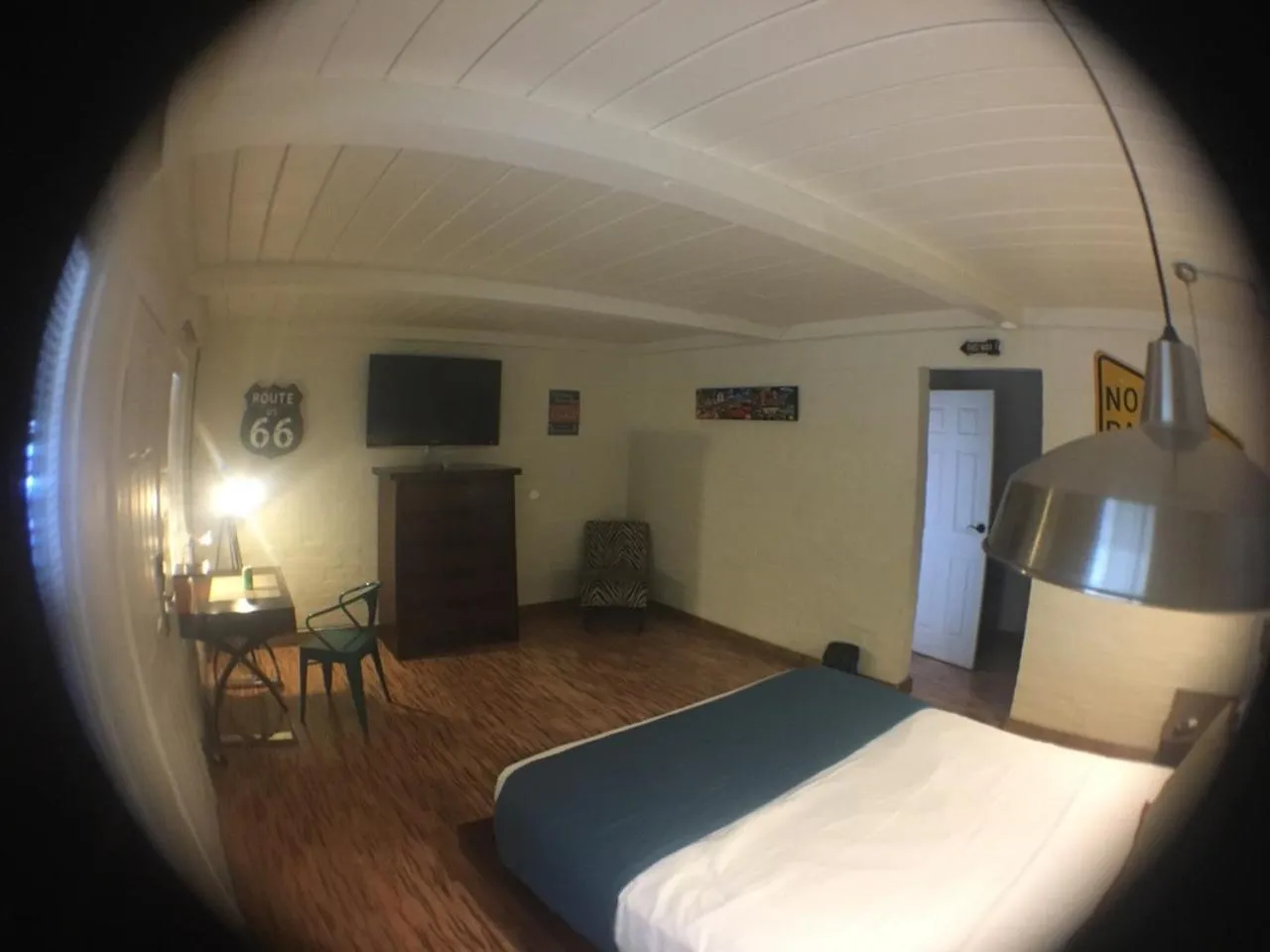 Photo of the whole room, Bed in Sterling Gardens