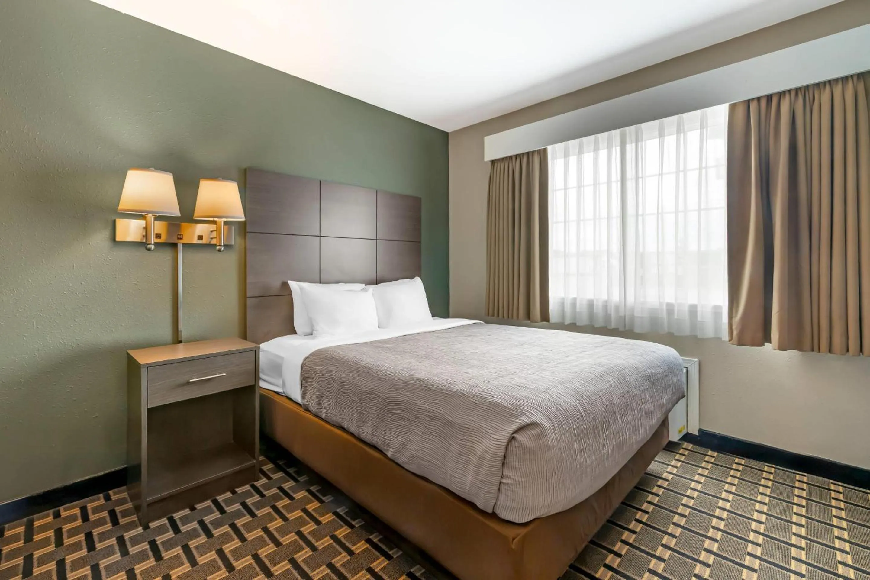 Bedroom, Bed in Quality Inn Mauston I-90