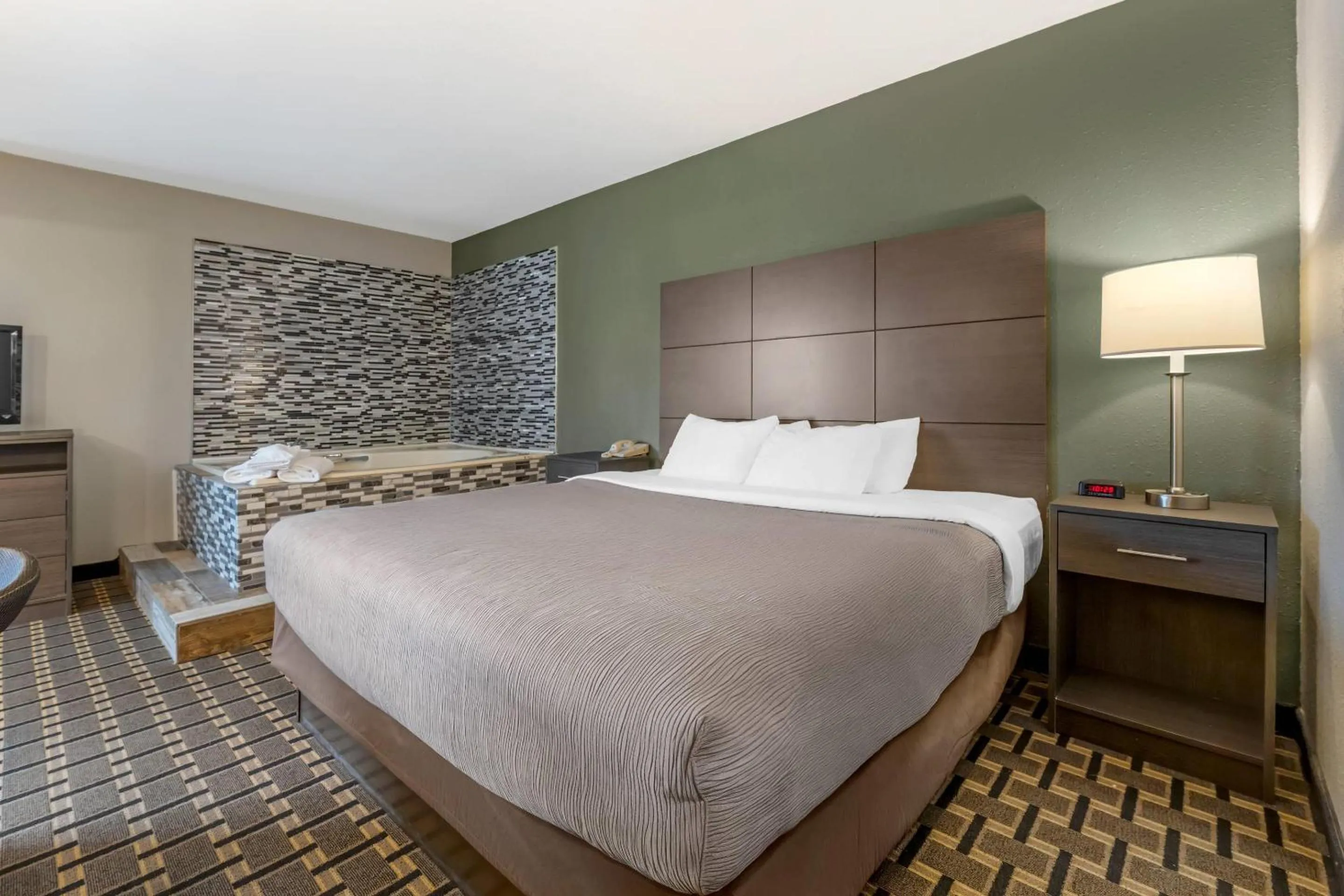 Bedroom, Bed in Quality Inn Mauston I-90